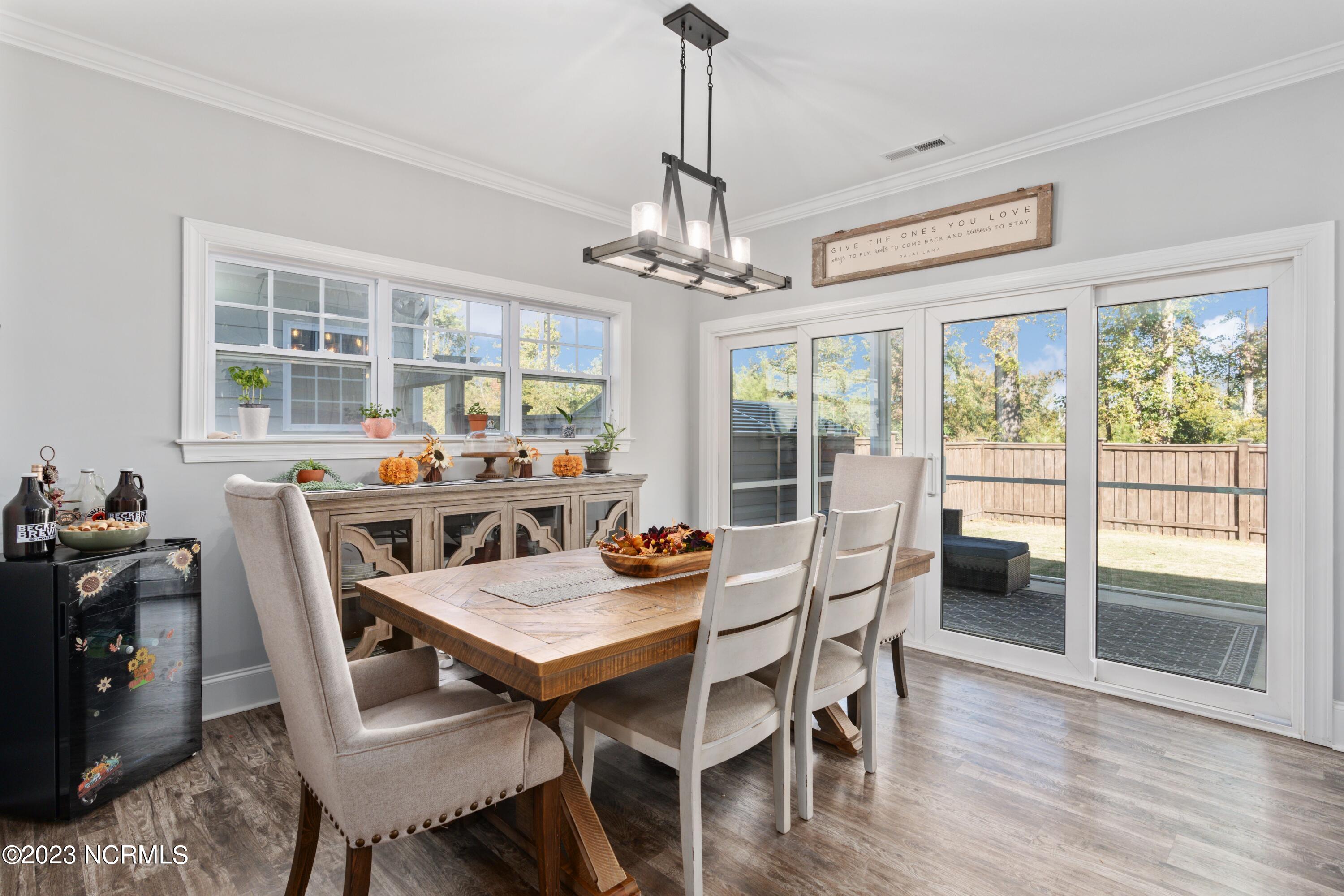 2364 Lakeside Circle