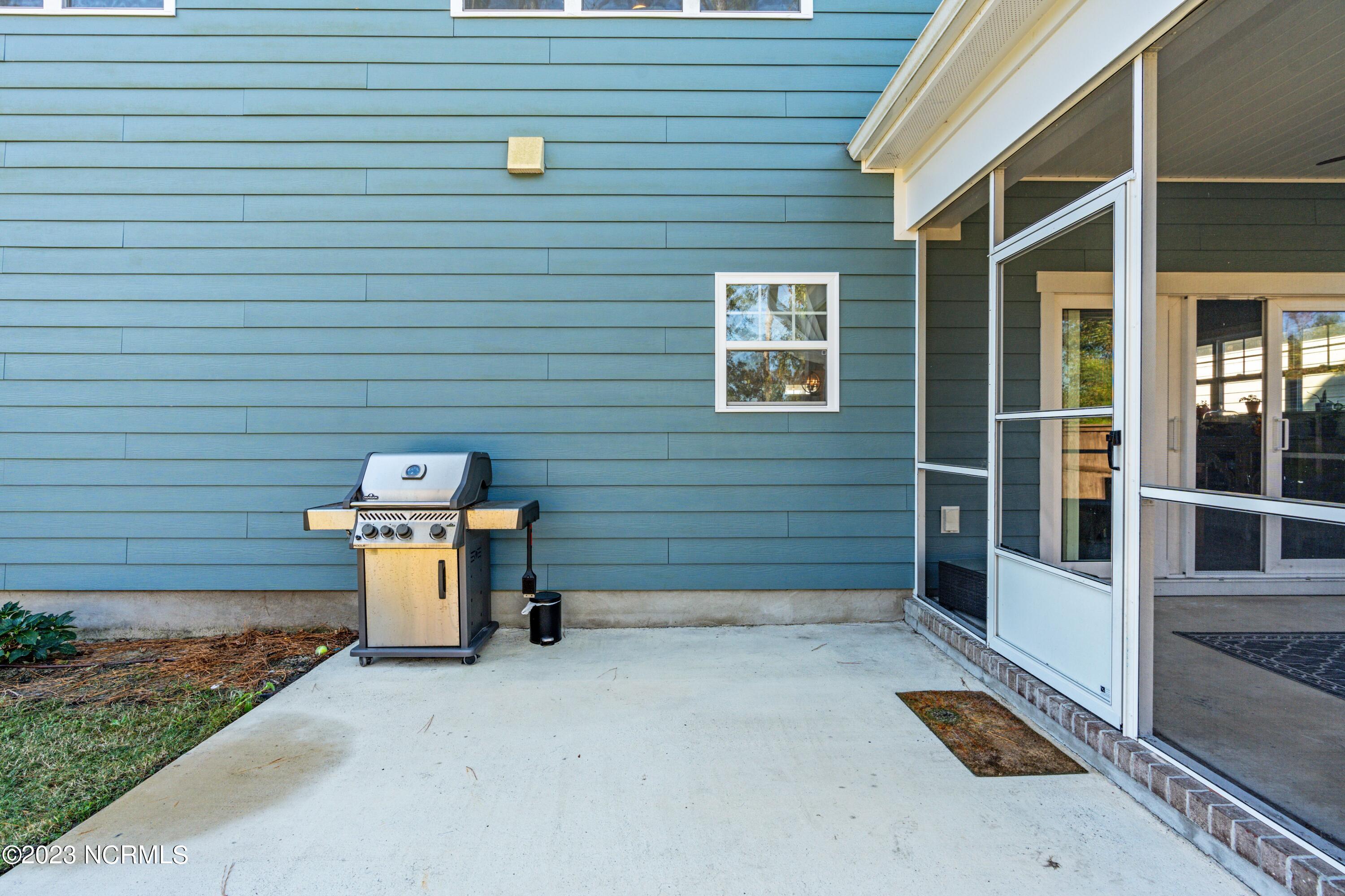 2364 Lakeside Circle