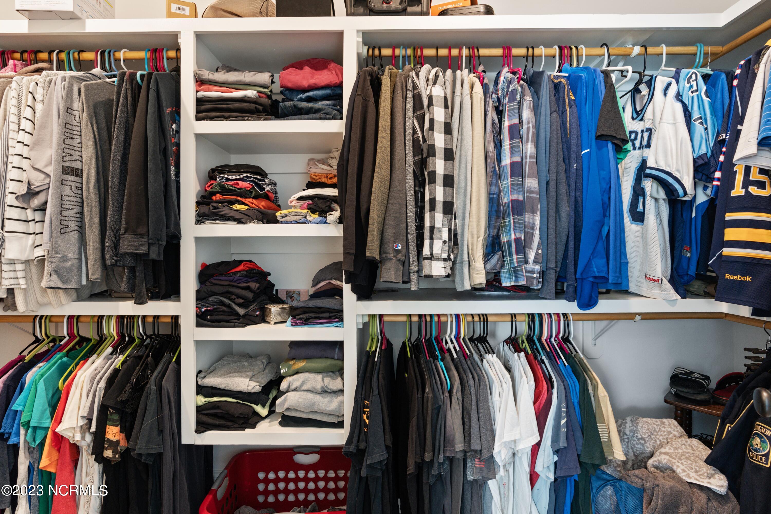 2364 Lakeside Circle