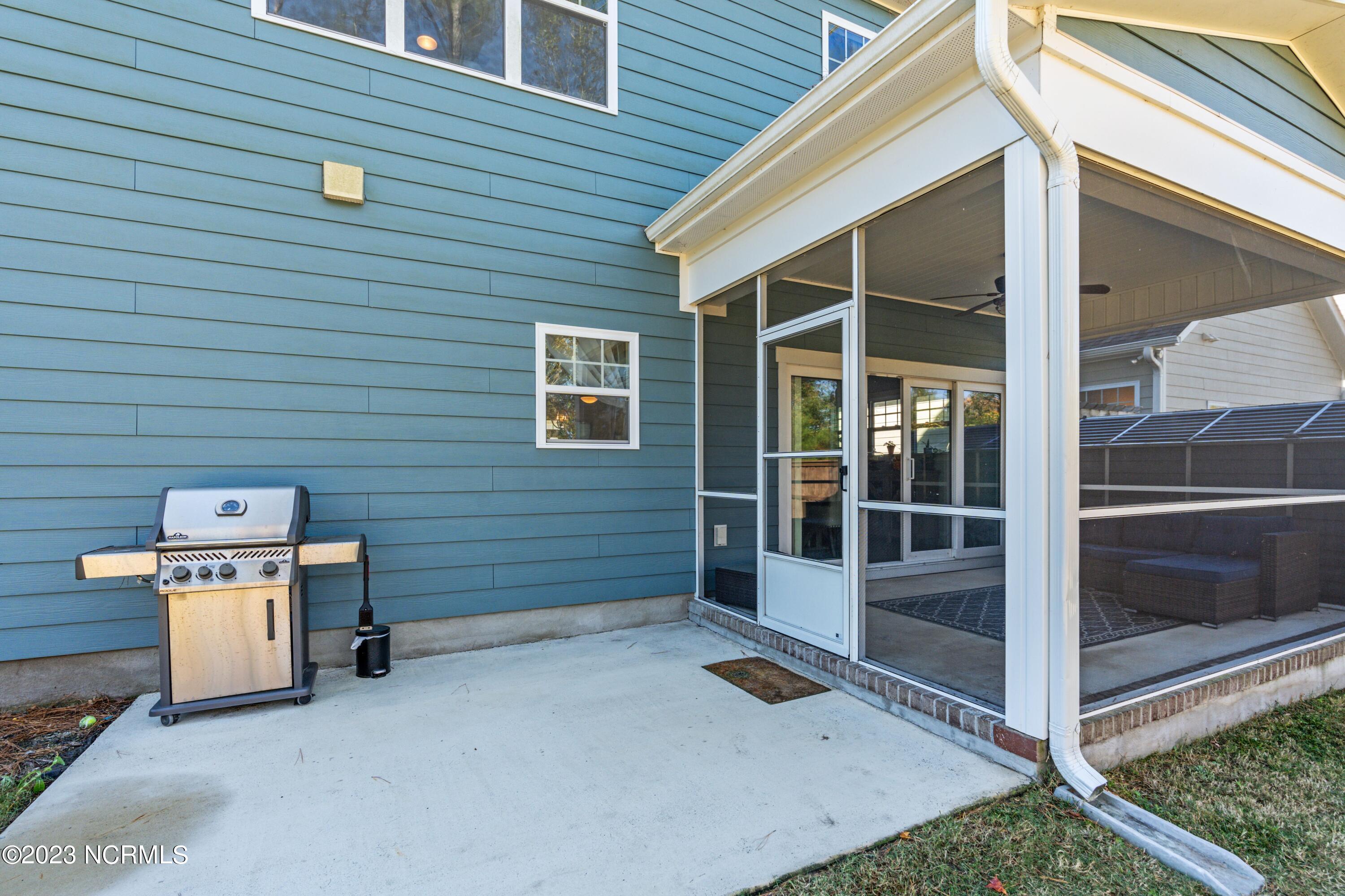 2364 Lakeside Circle