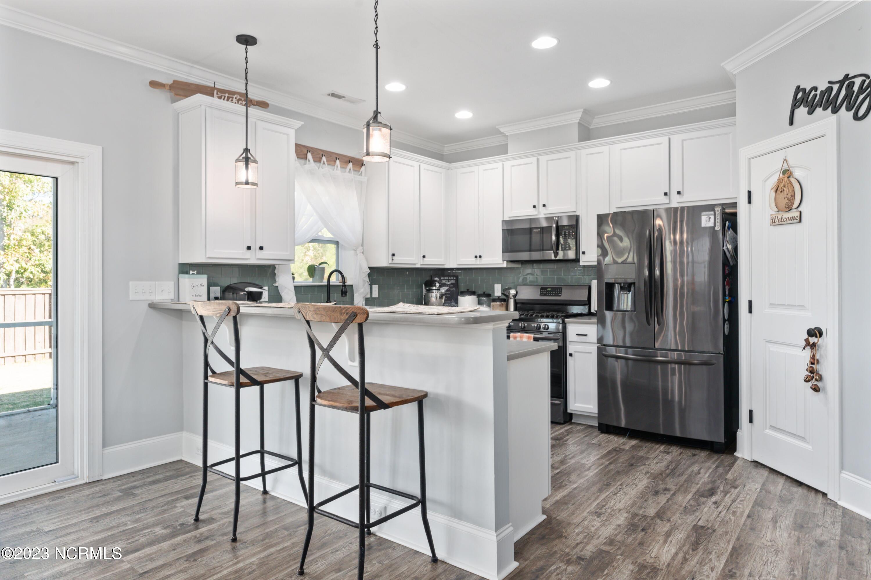 2364 Lakeside Circle