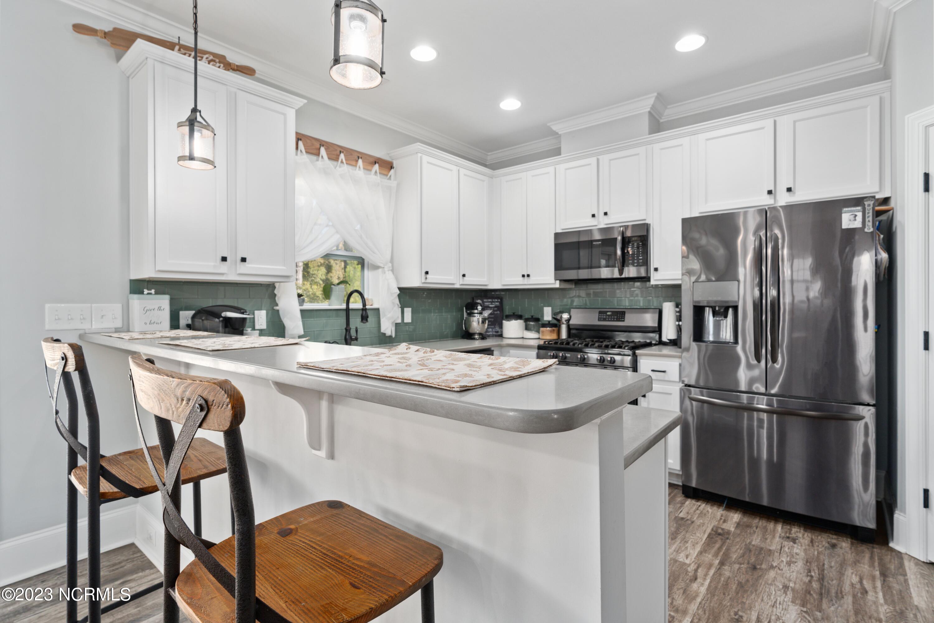 2364 Lakeside Circle