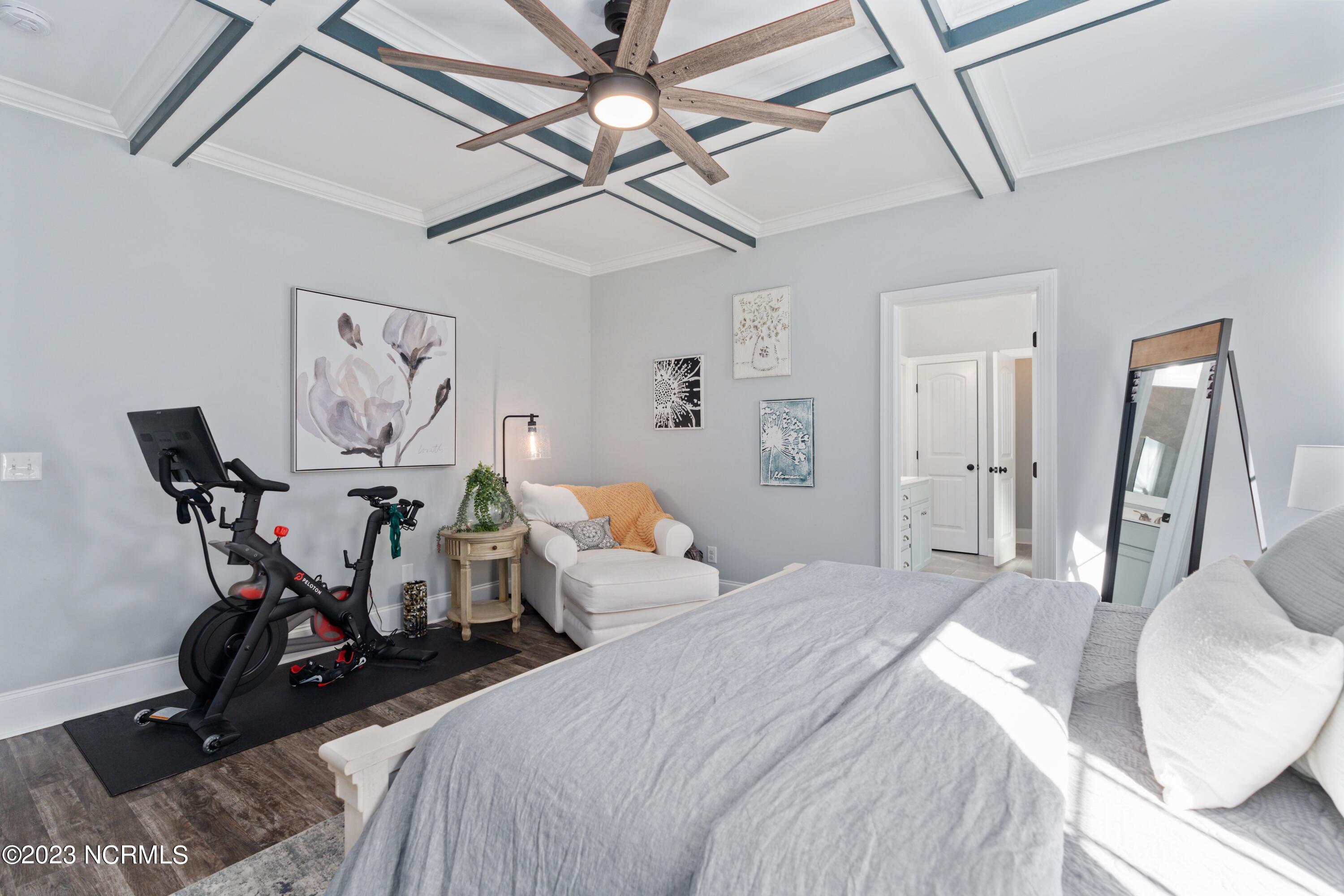 2364 Lakeside Circle