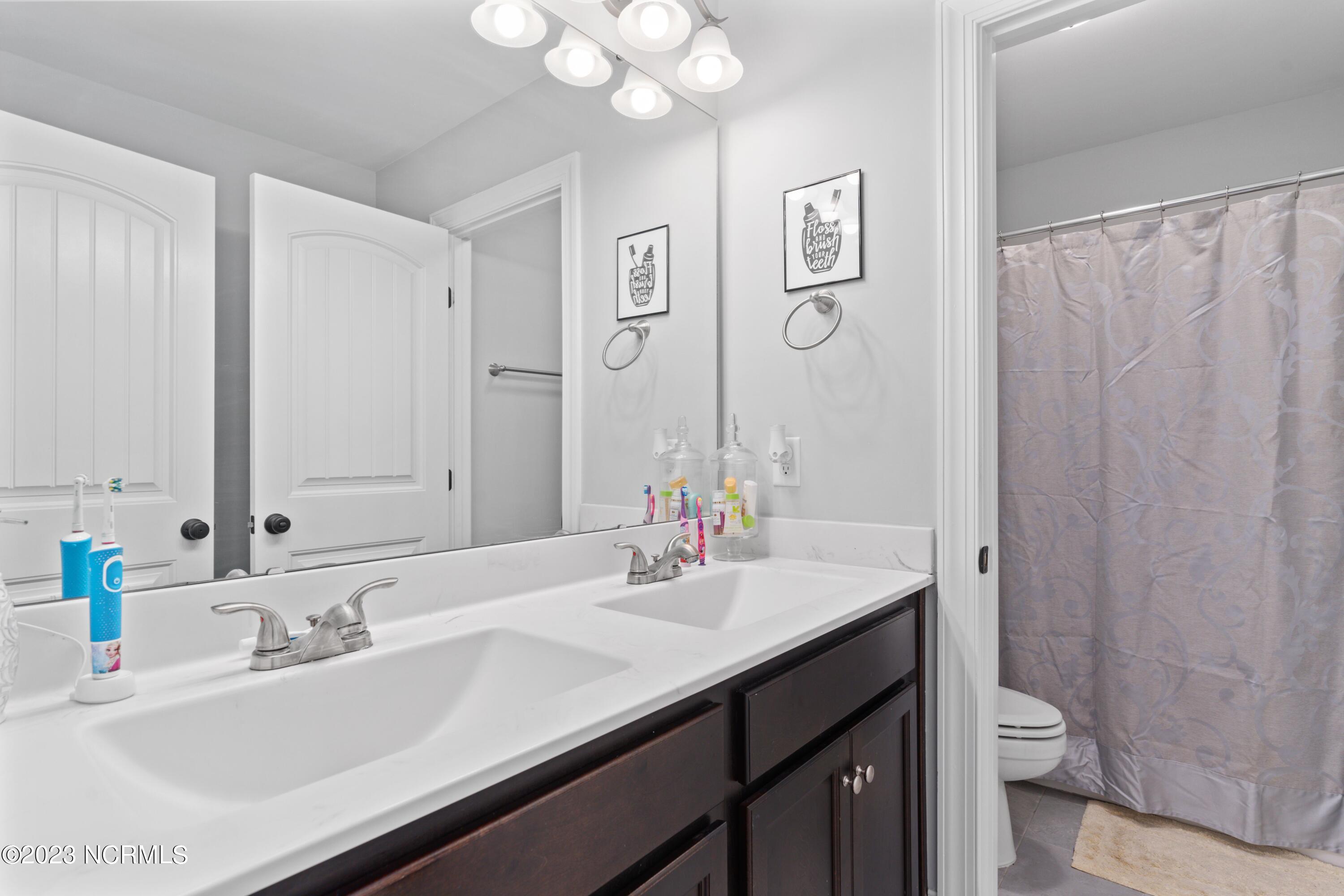 2364 Lakeside Circle