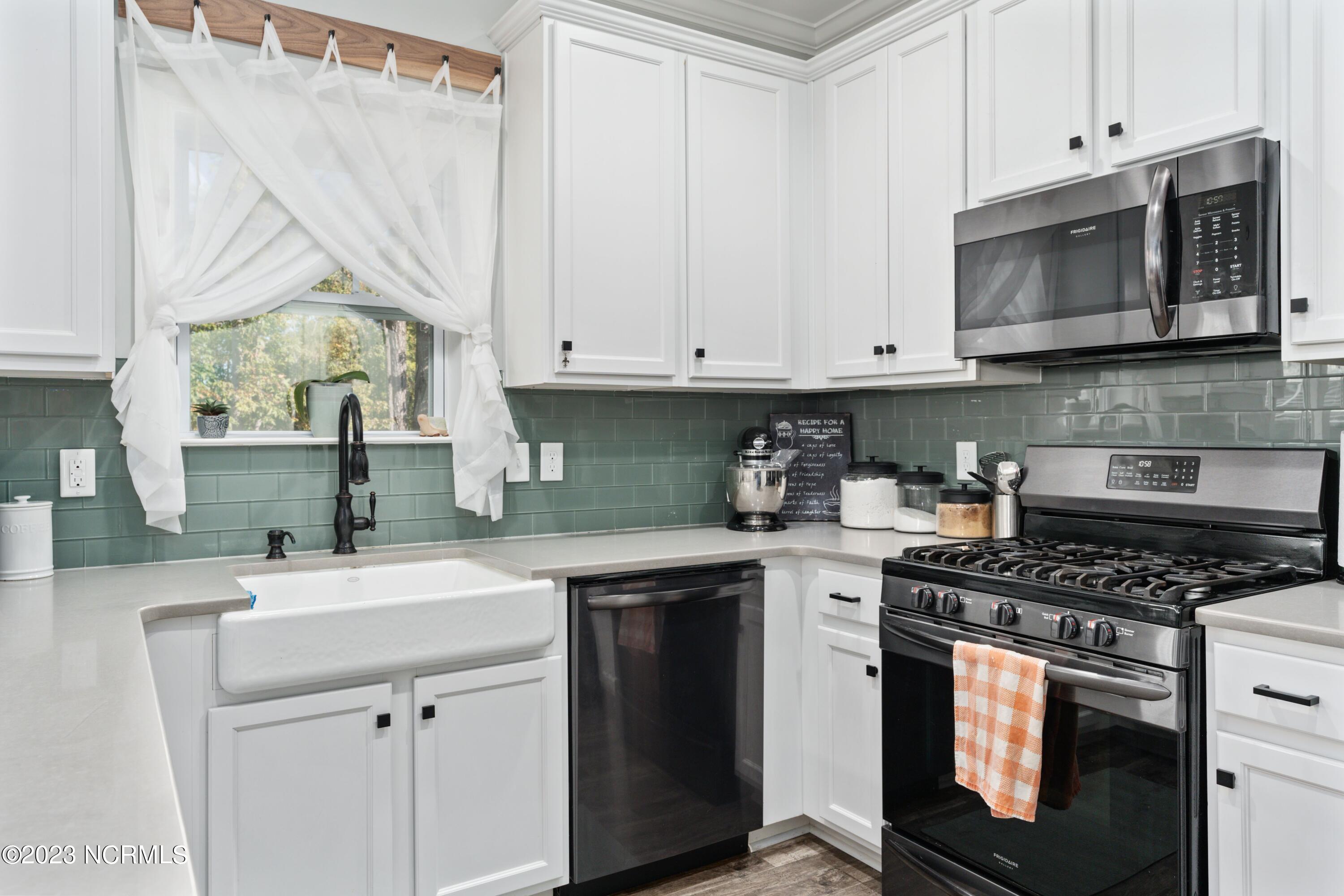 2364 Lakeside Circle