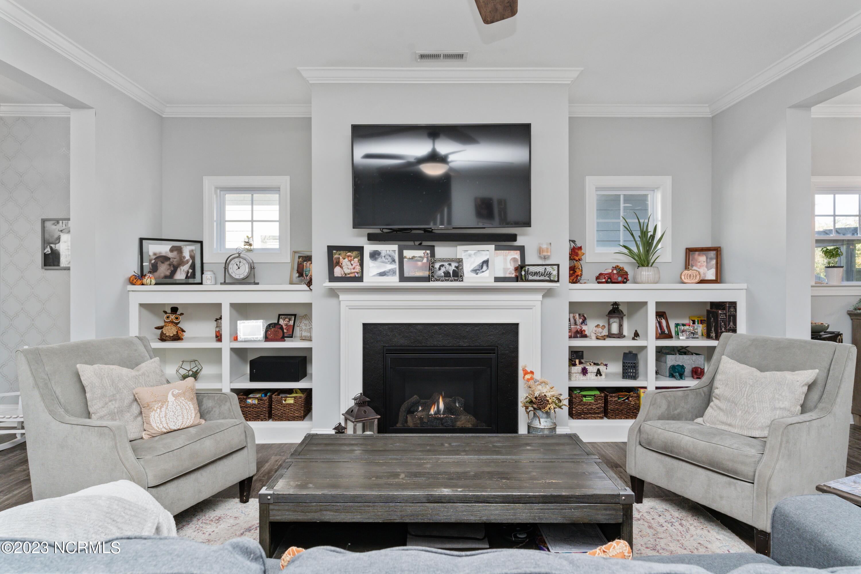 2364 Lakeside Circle