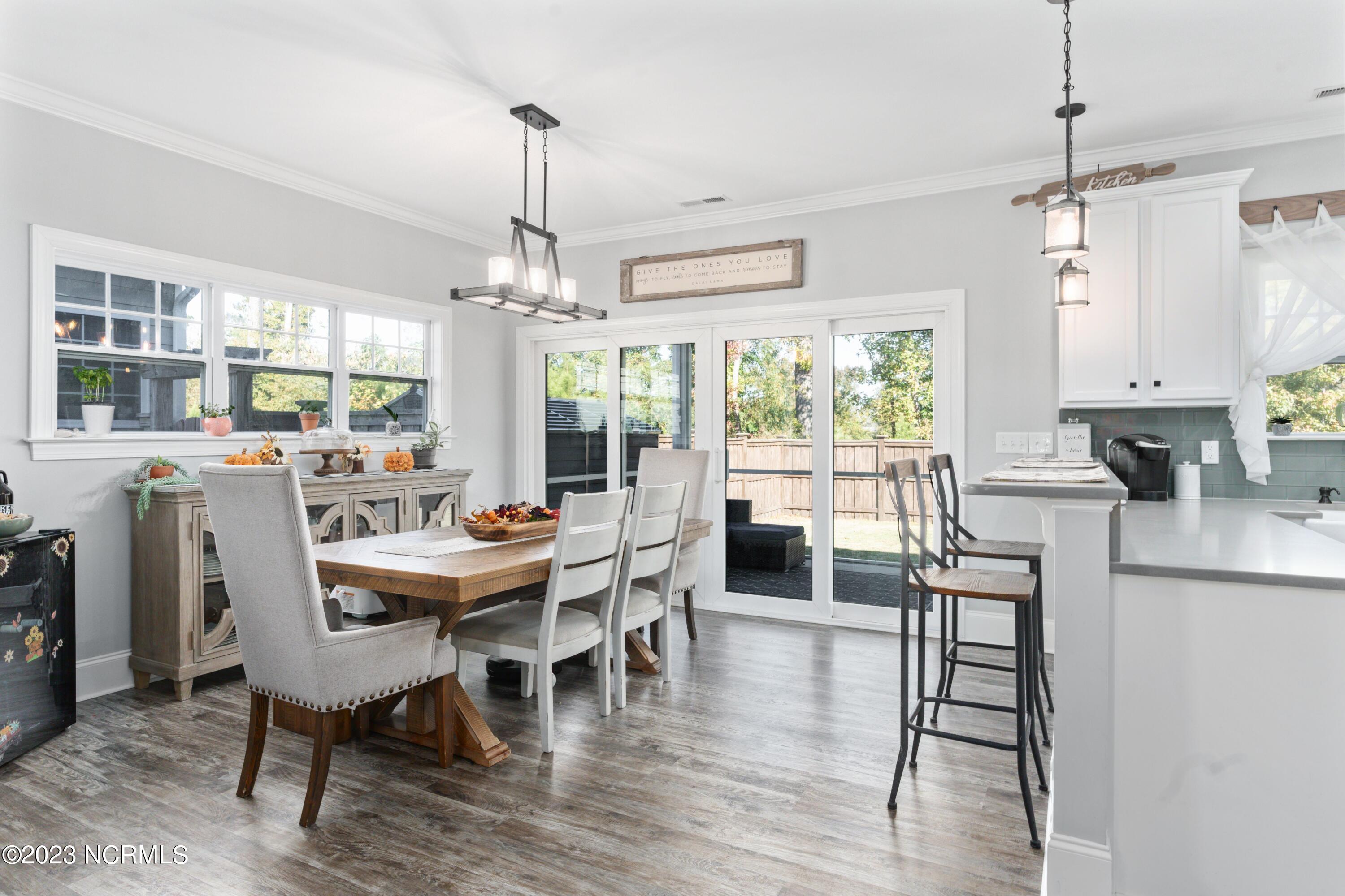 2364 Lakeside Circle