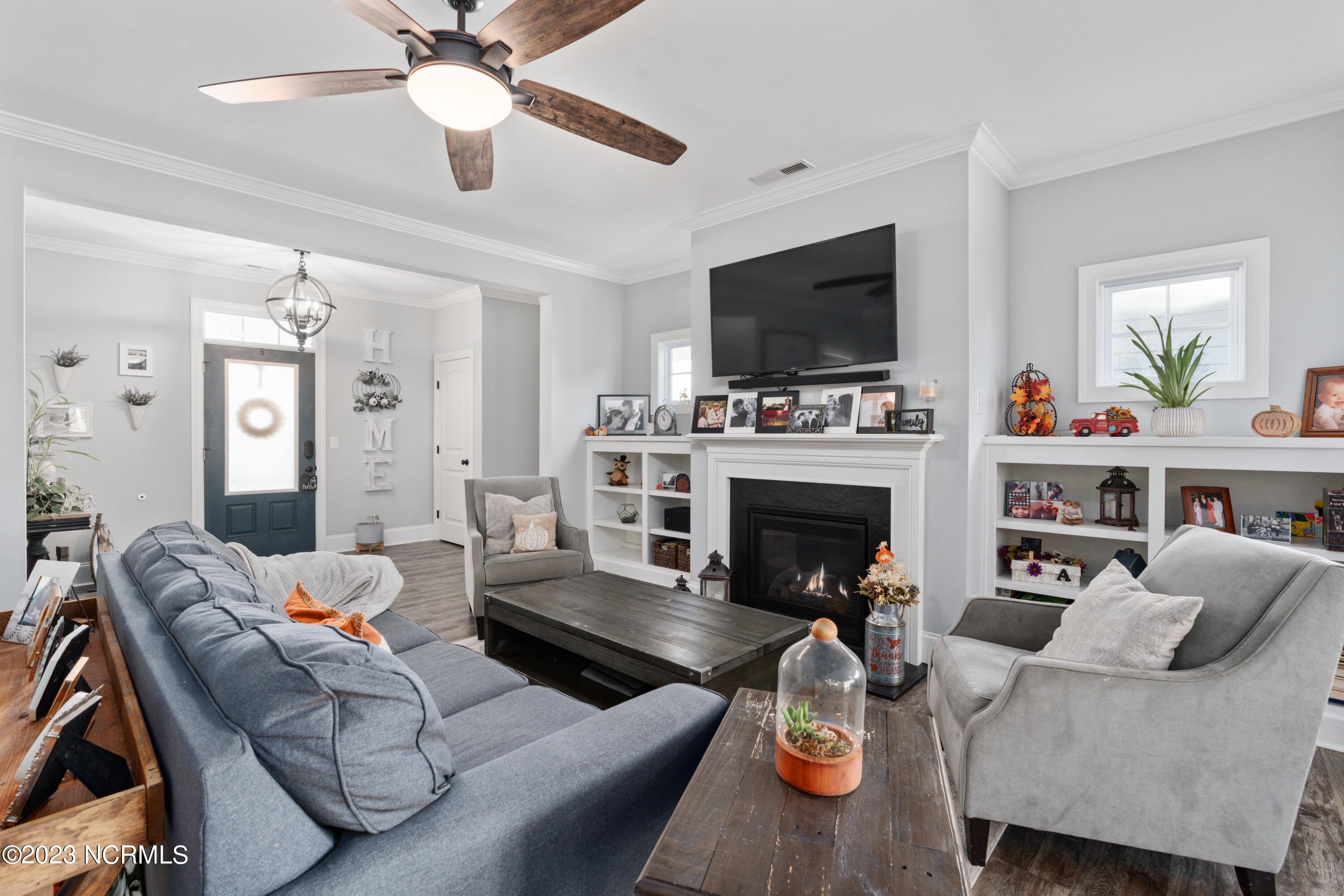 2364 Lakeside Circle