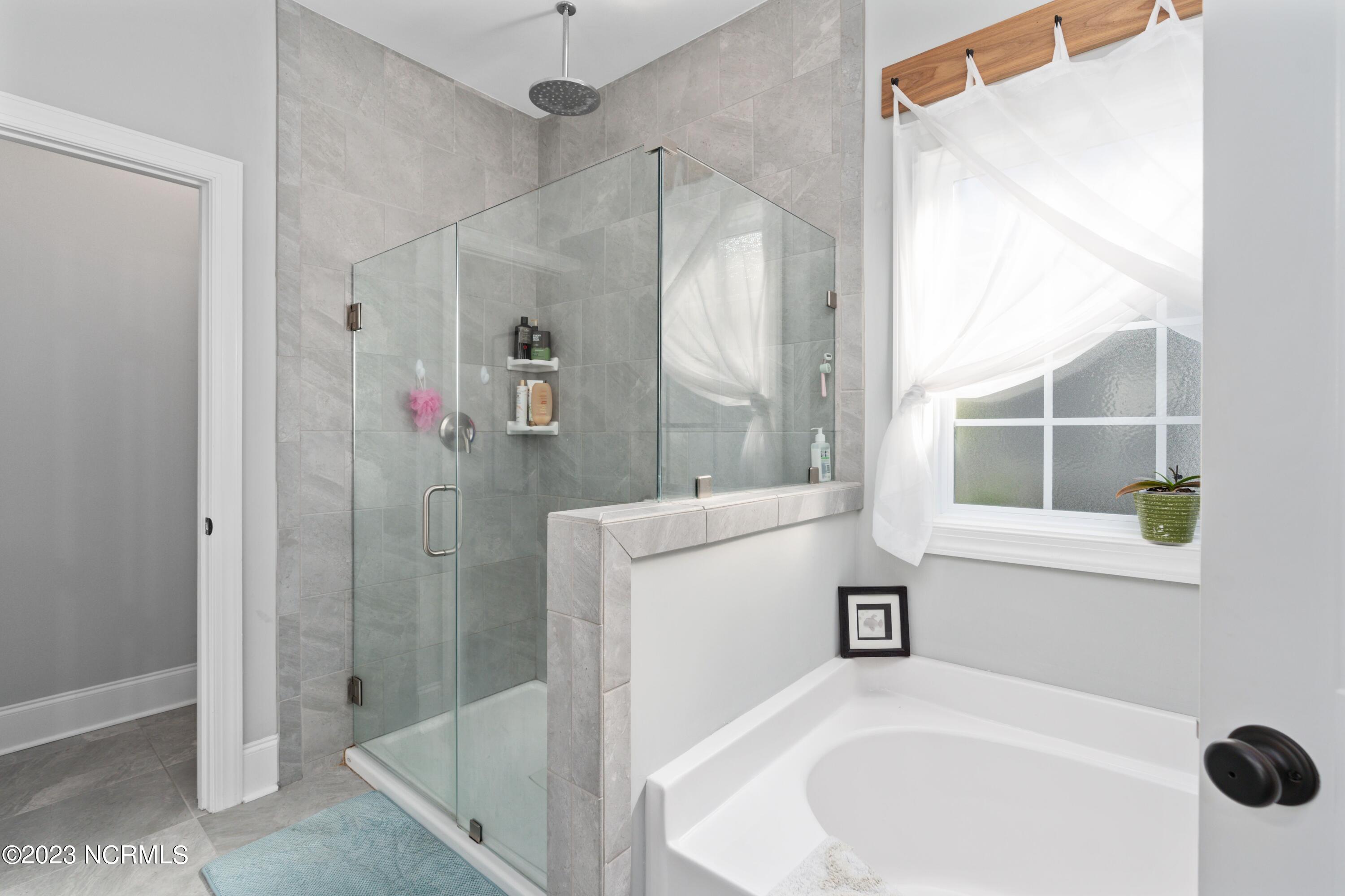 2364 Lakeside Circle