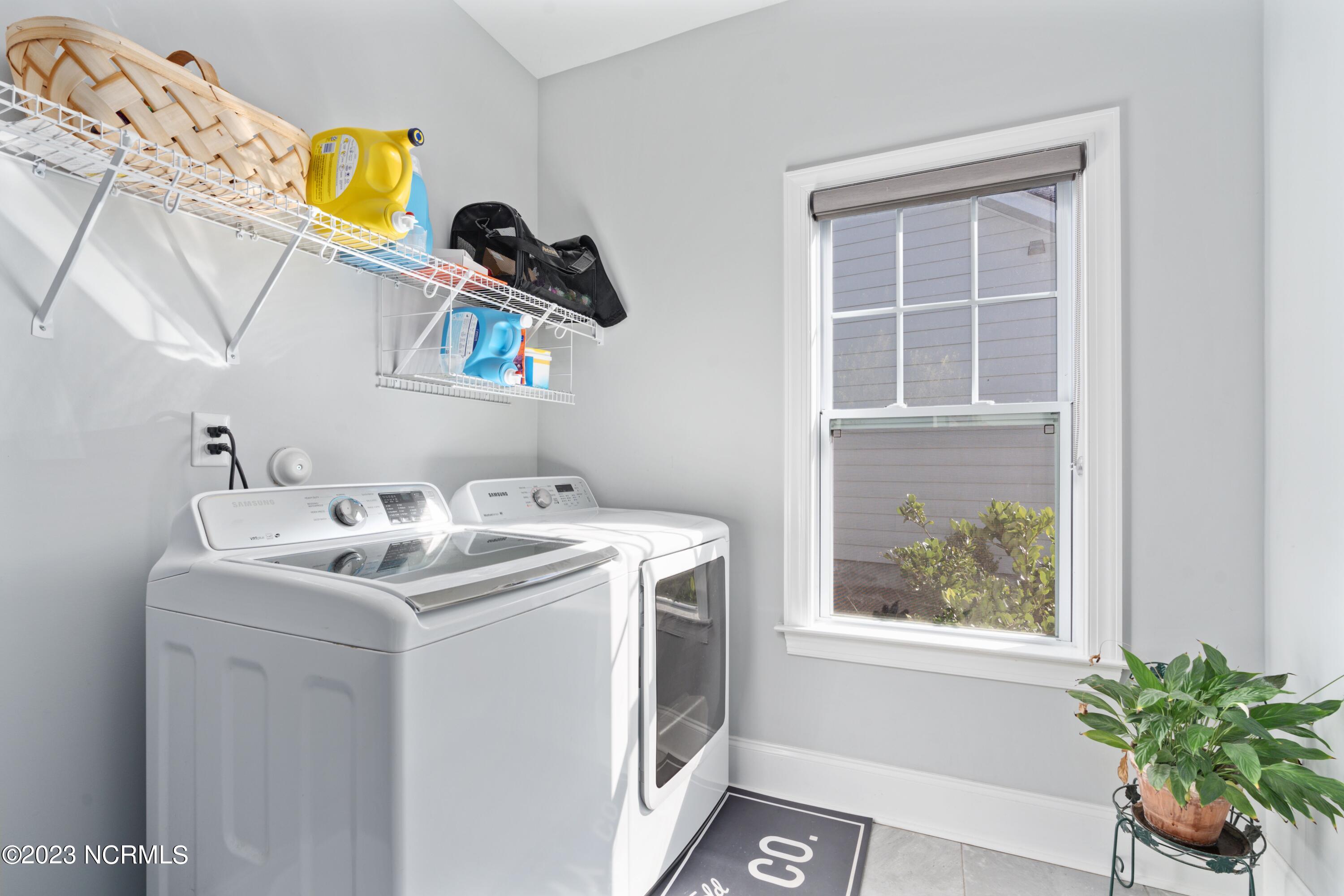 2364 Lakeside Circle