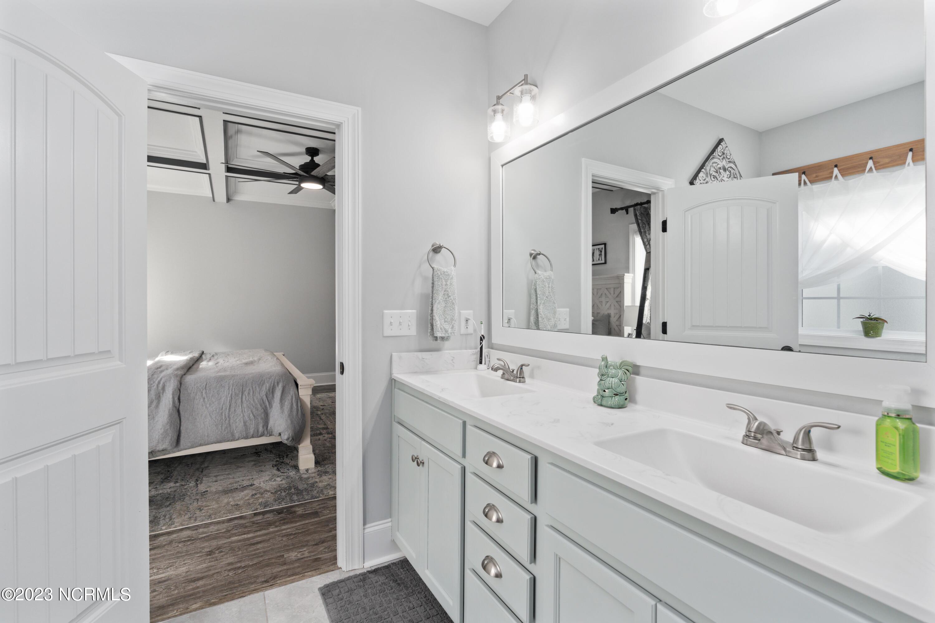 2364 Lakeside Circle