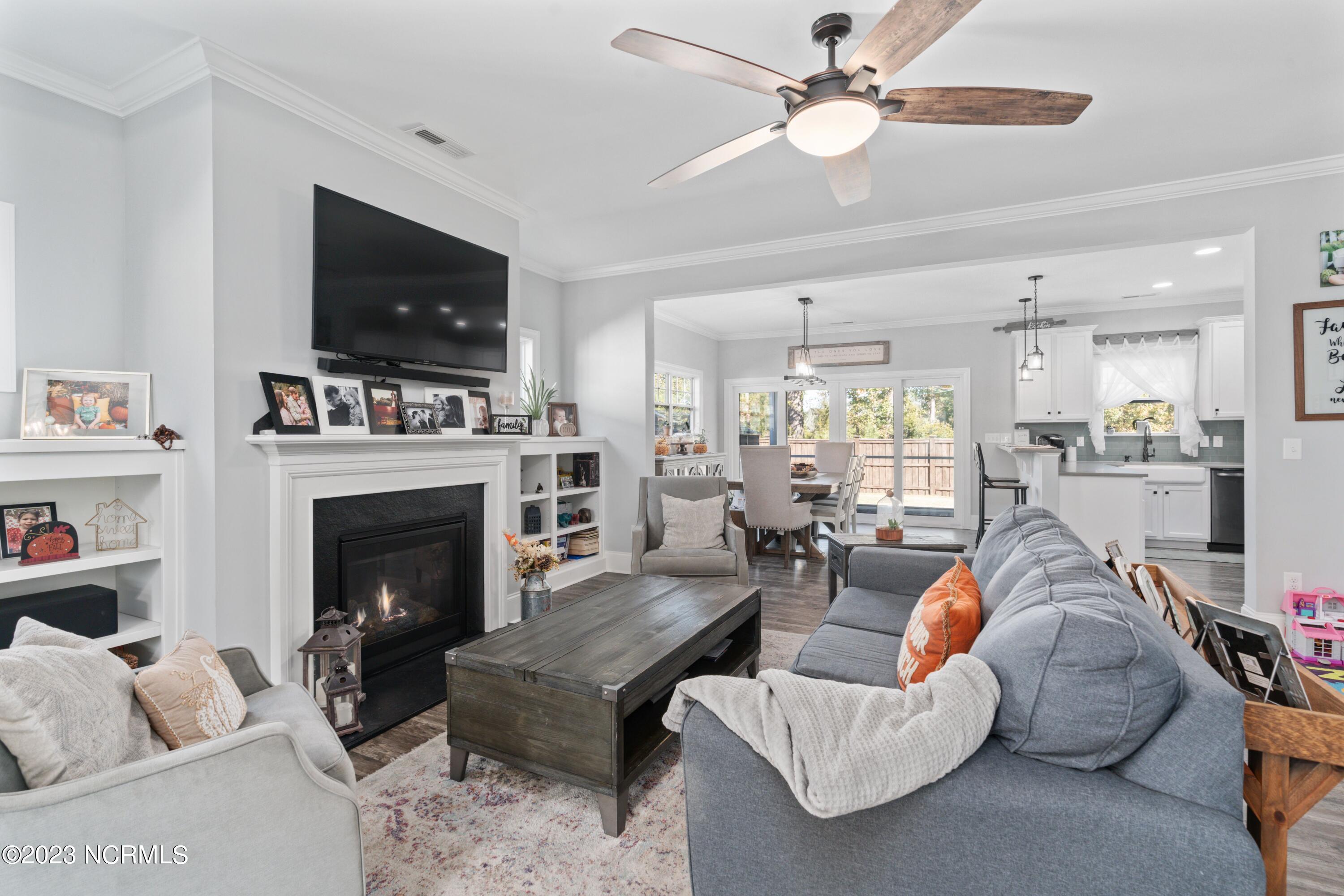 2364 Lakeside Circle