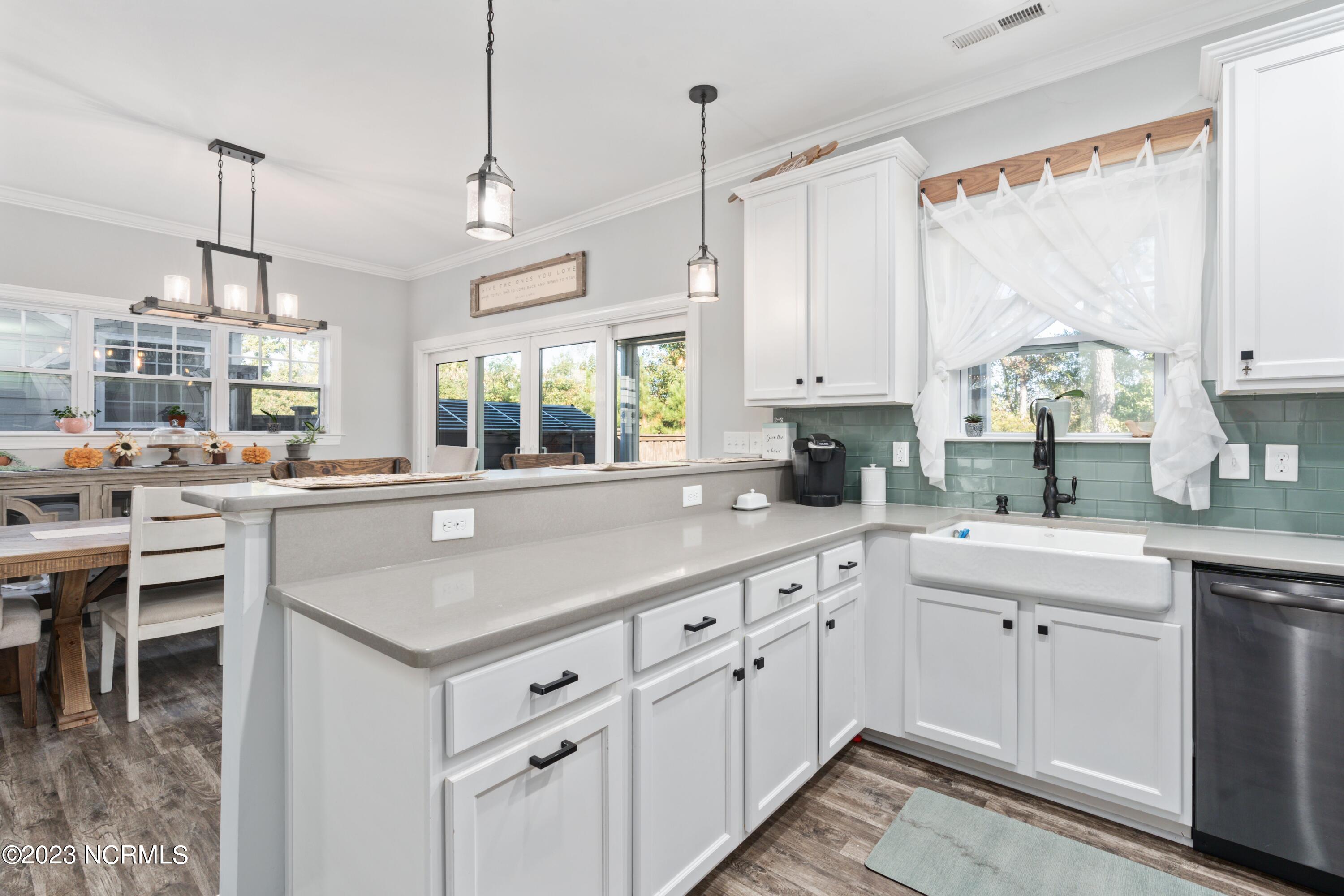 2364 Lakeside Circle