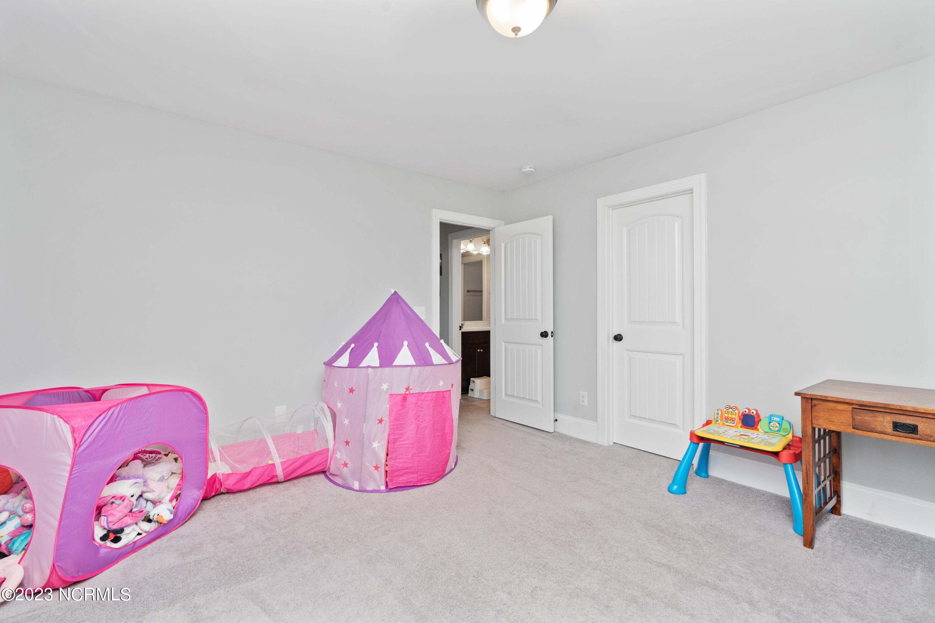 2364 Lakeside Circle