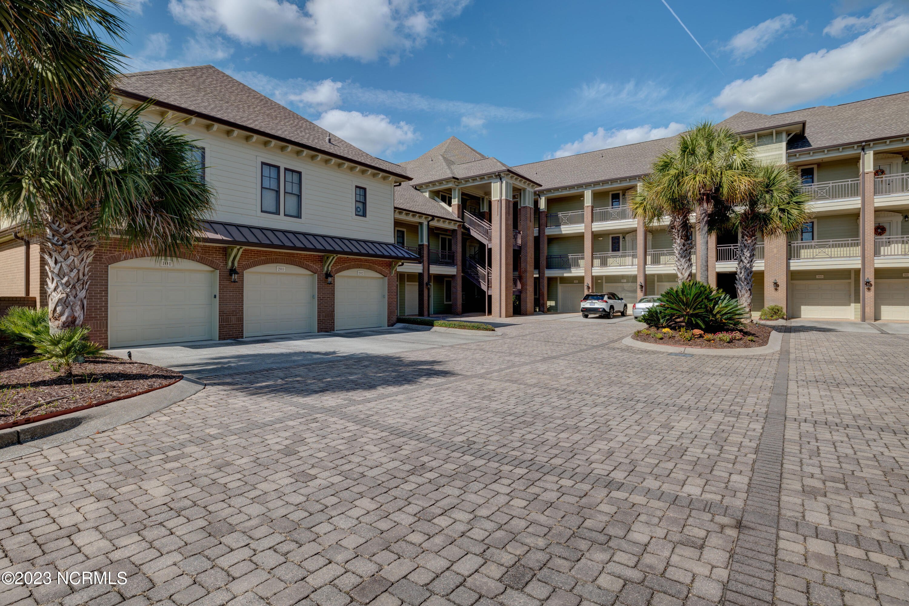 6813 Mayfaire Club Drive 101