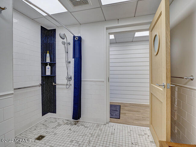 6338 Oleander Drive, 04