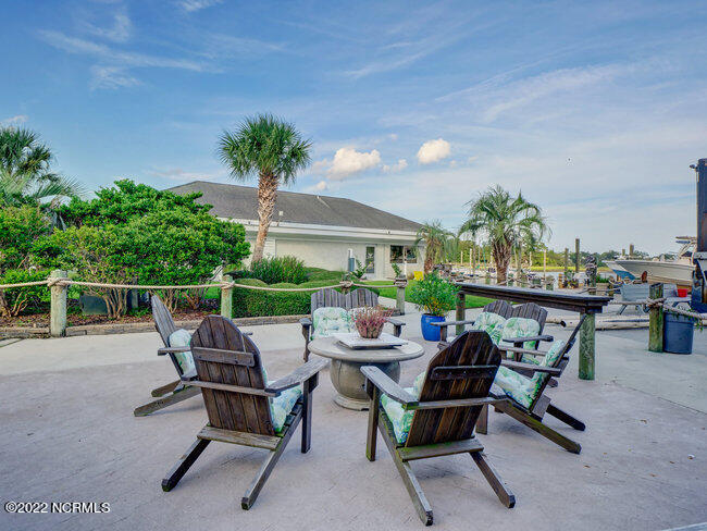 6338 Oleander Drive, 04