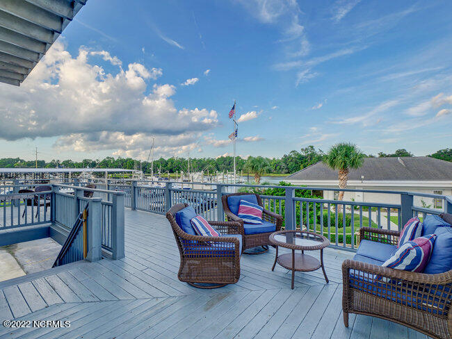 6338 Oleander Drive, 04