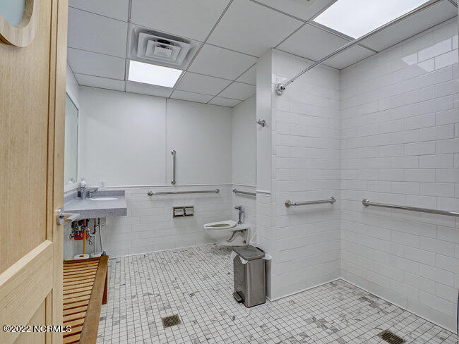 6338 Oleander Drive, 04