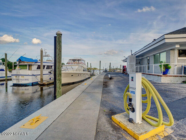 6338 Oleander Drive, 04