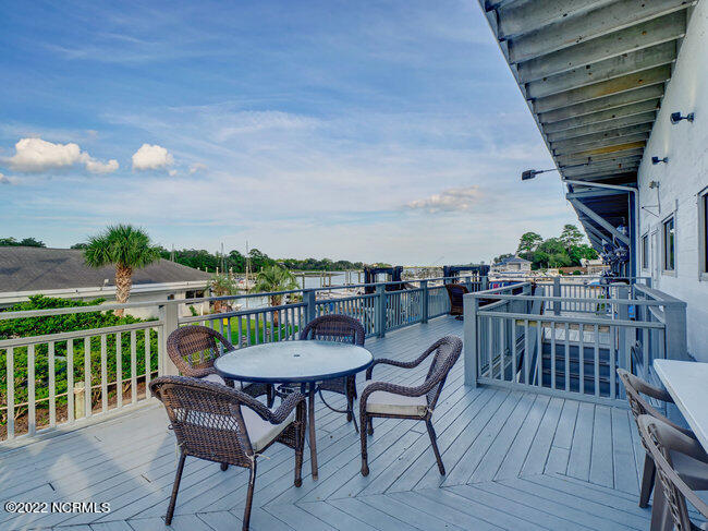 6338 Oleander Drive, 04