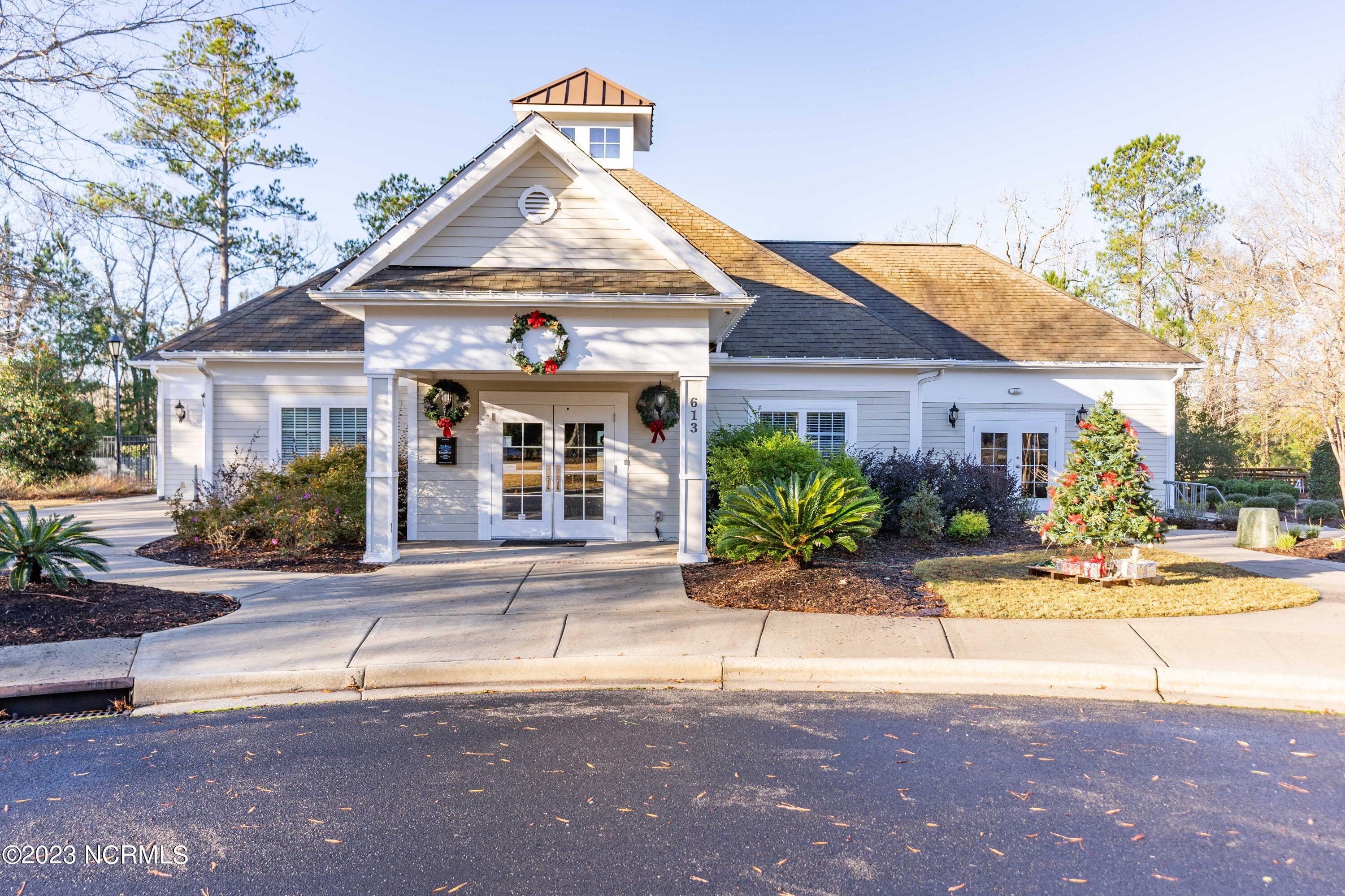 560 Hearthside Drive SE