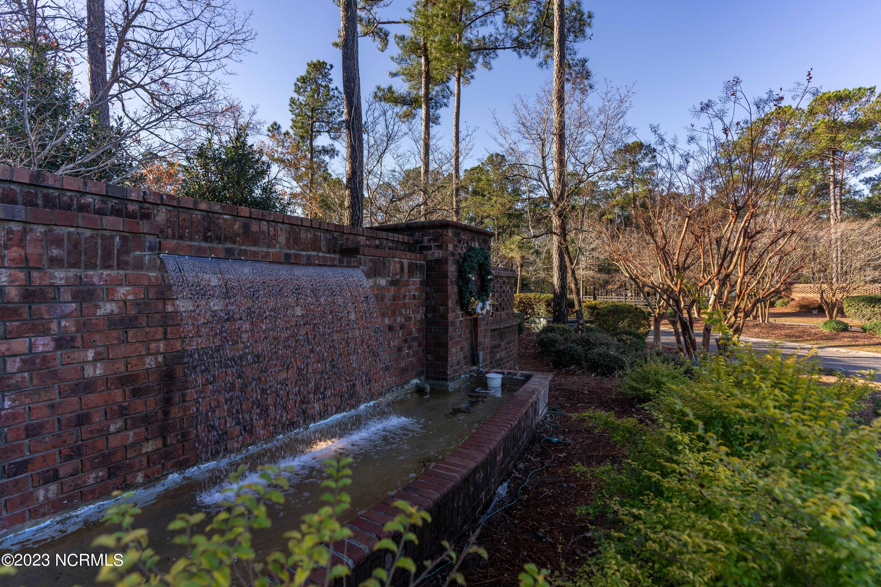 560 Hearthside Drive SE