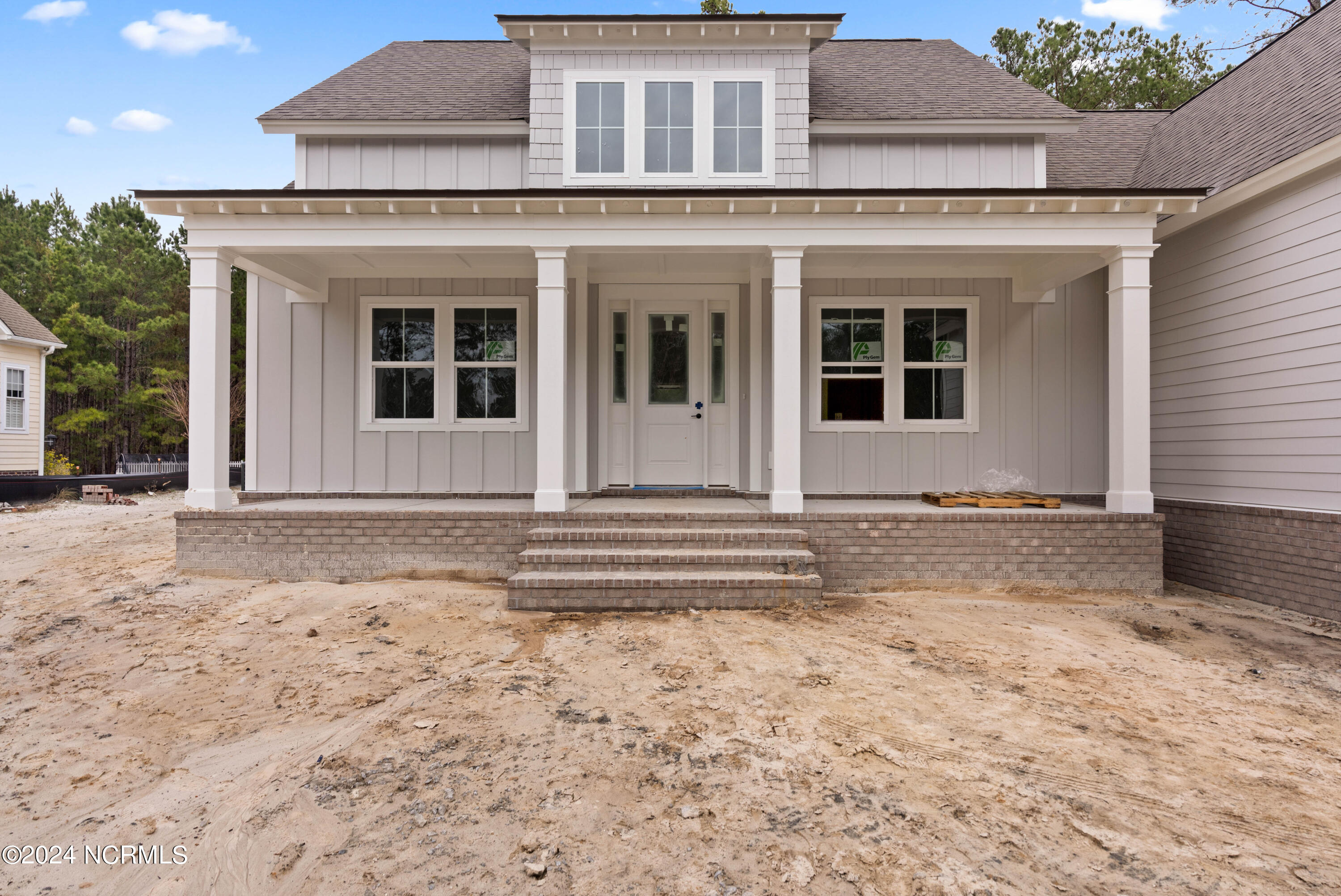 627 Summerhaven Lane SE