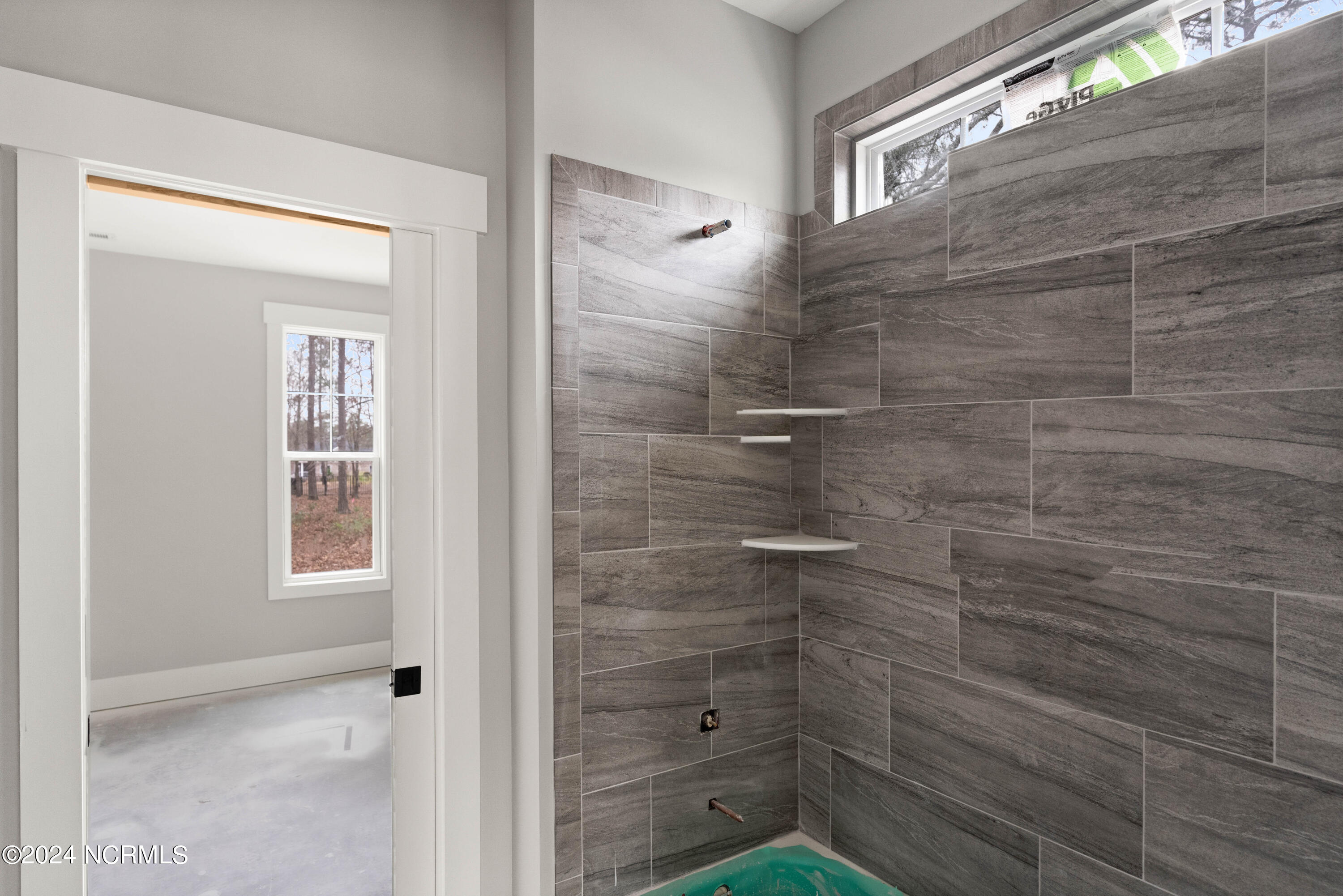 815 Breezewood Drive SE