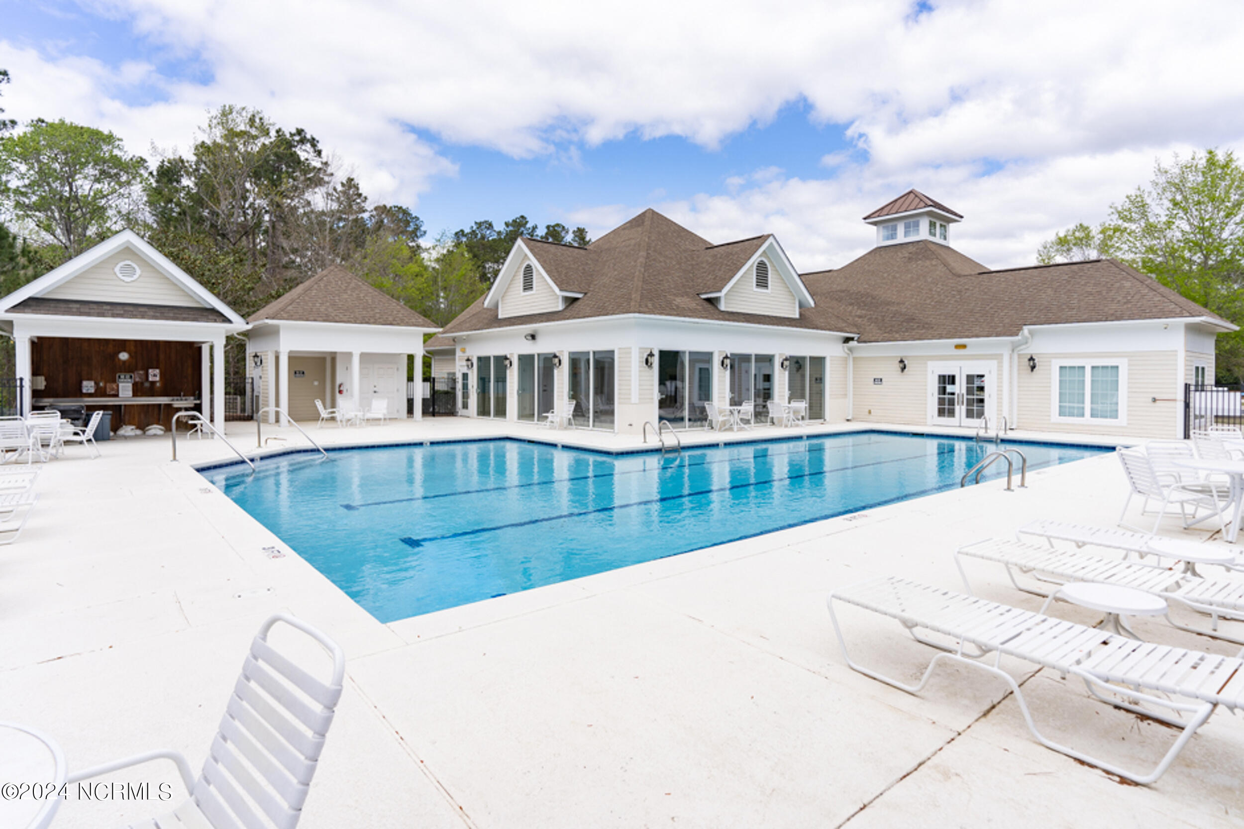 815 Breezewood Drive SE