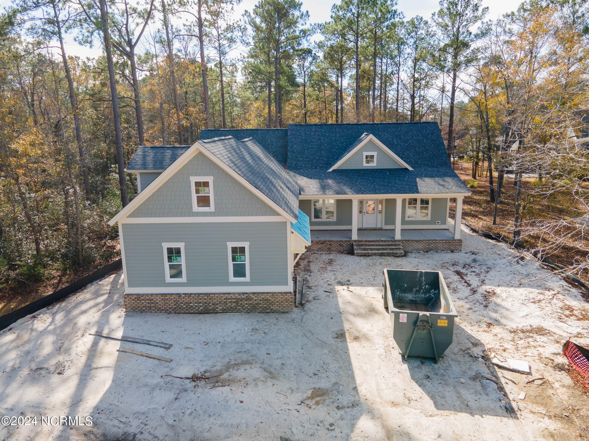 815 Breezewood Drive SE