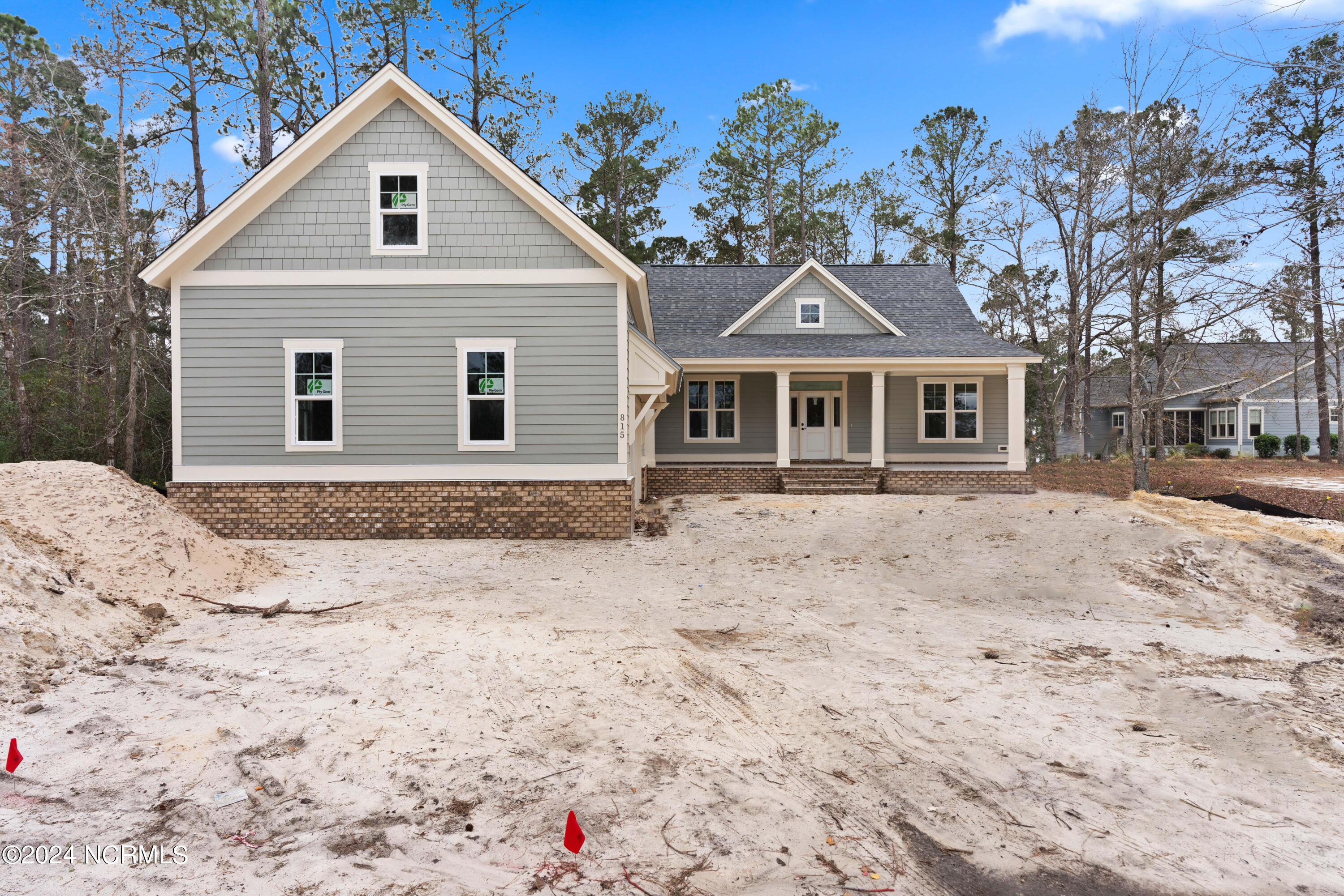 815 Breezewood Drive SE