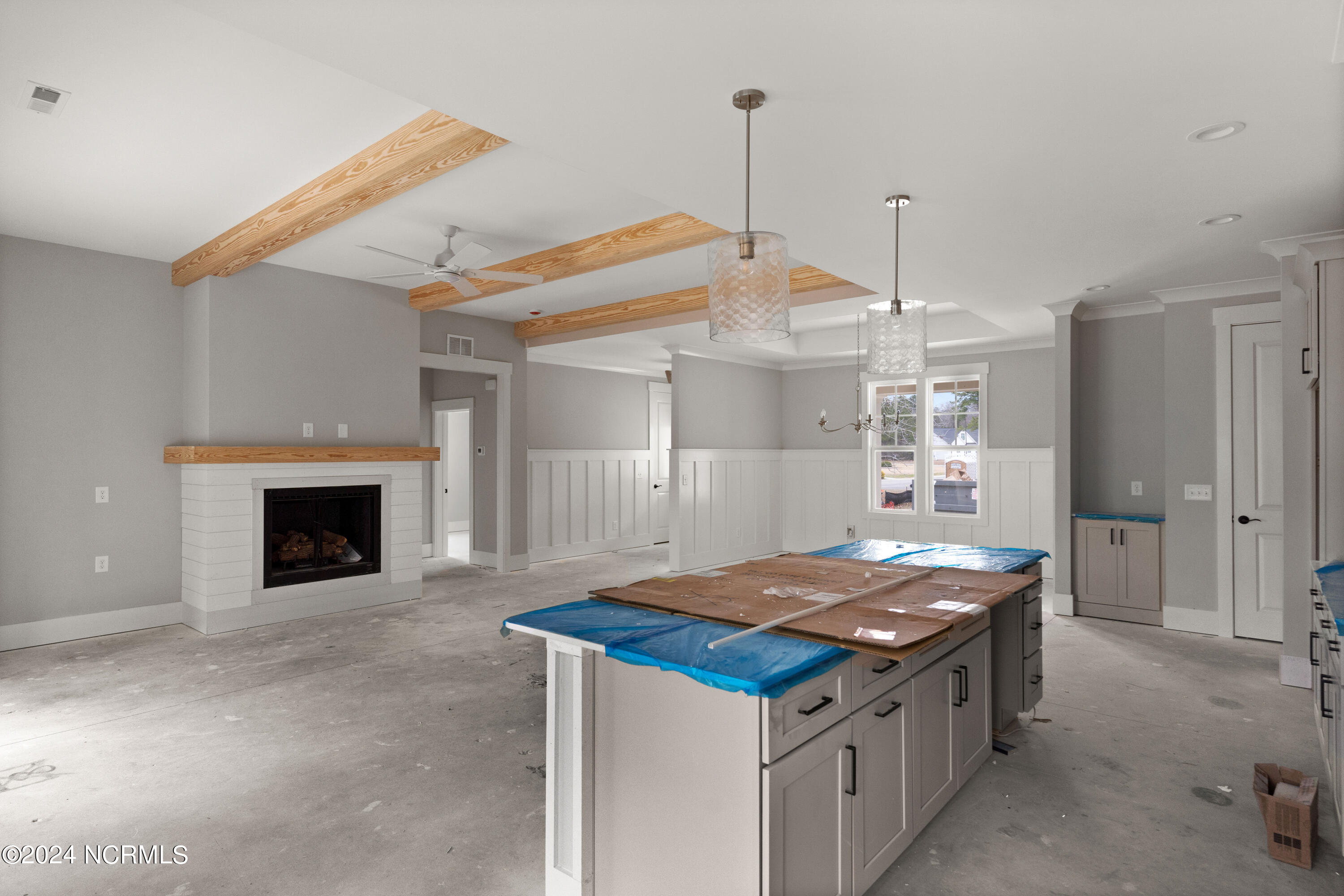 815 Breezewood Drive SE