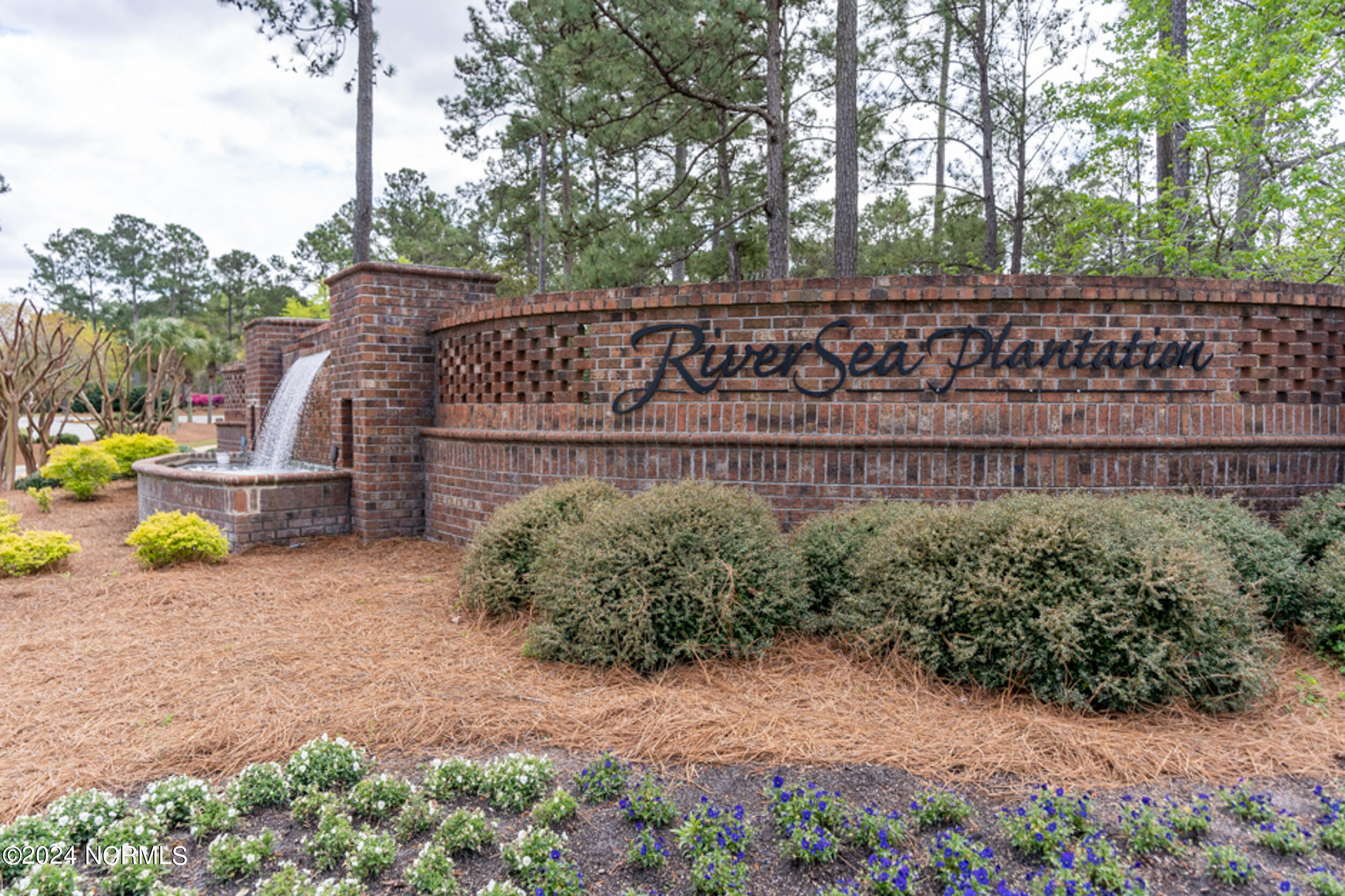 815 Breezewood Drive SE