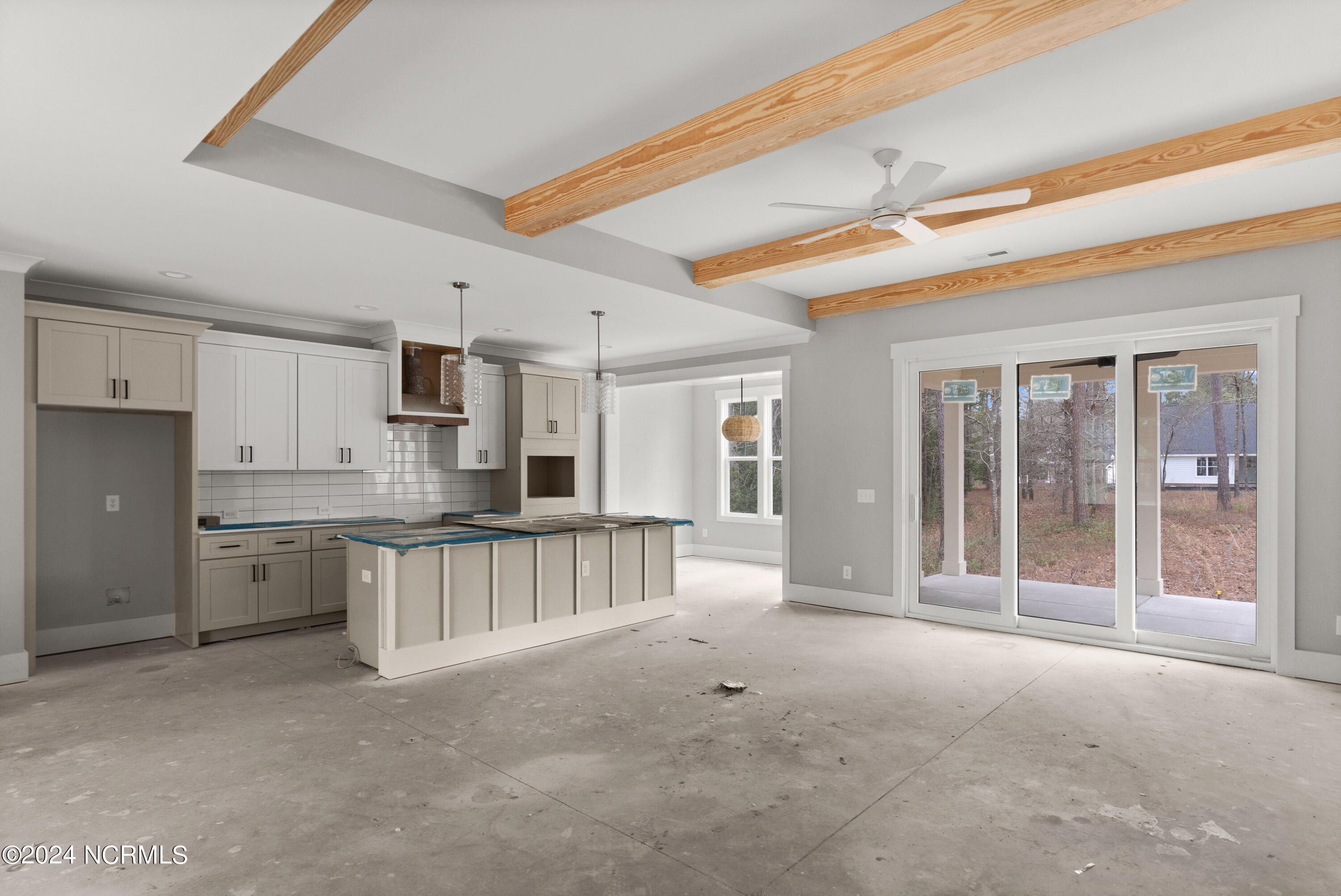 815 Breezewood Drive SE