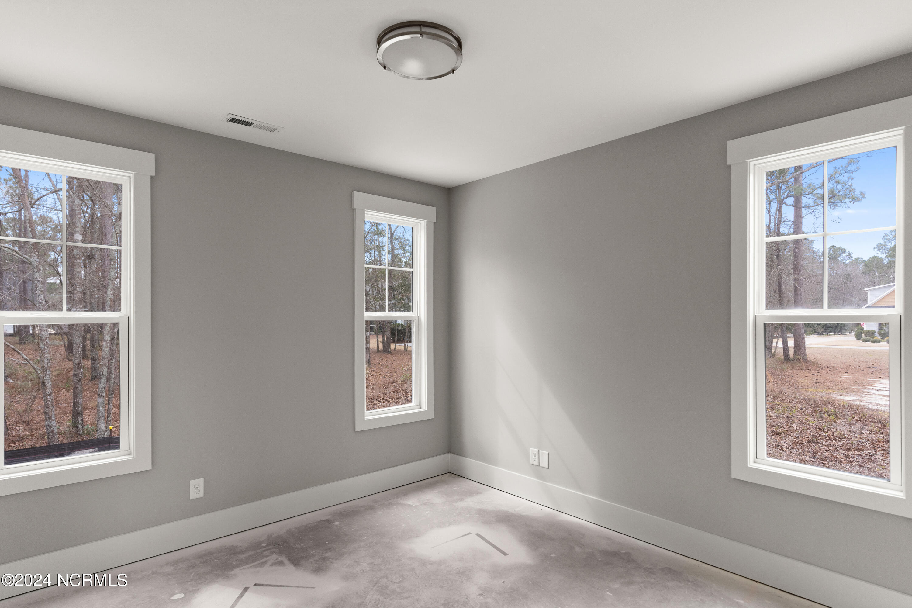 815 Breezewood Drive SE