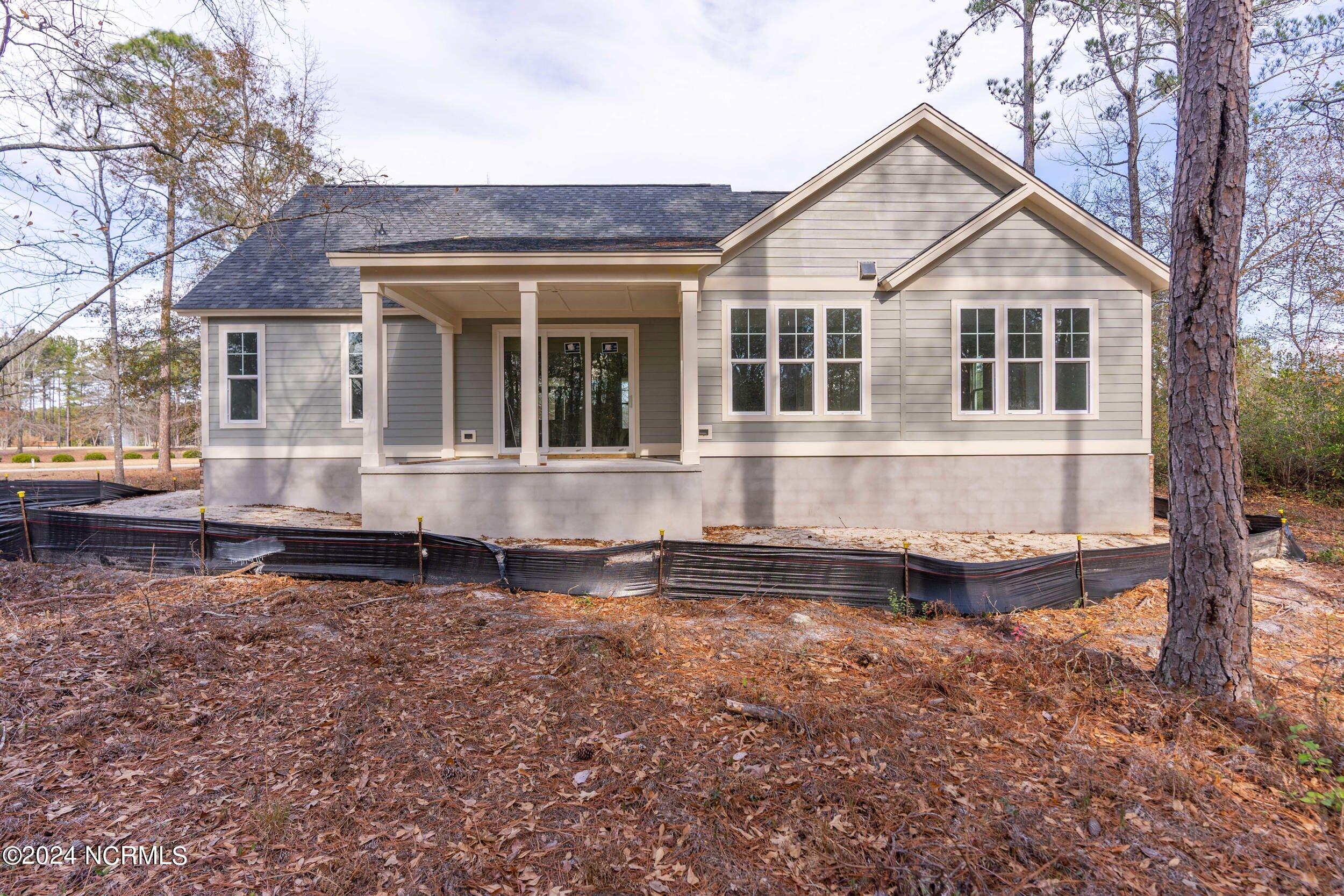 815 Breezewood Drive SE