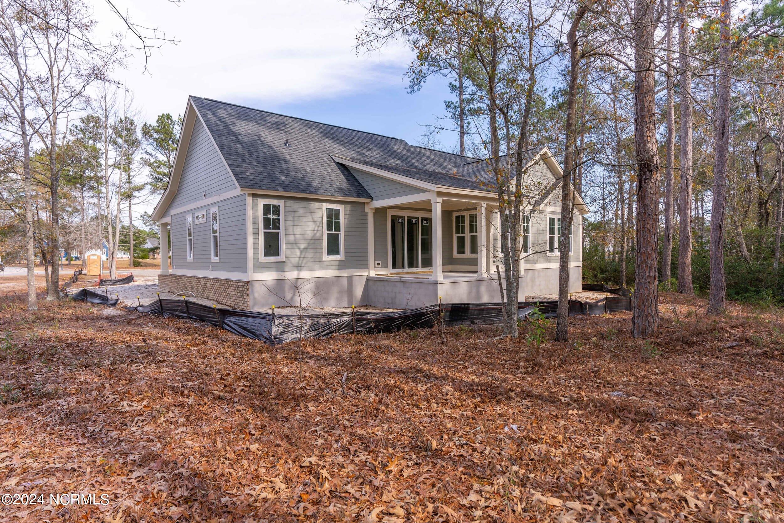 815 Breezewood Drive SE