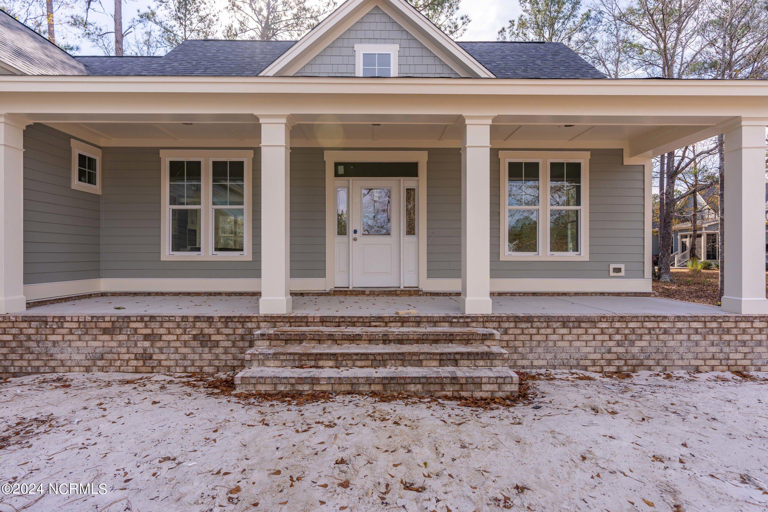 815 Breezewood Drive SE