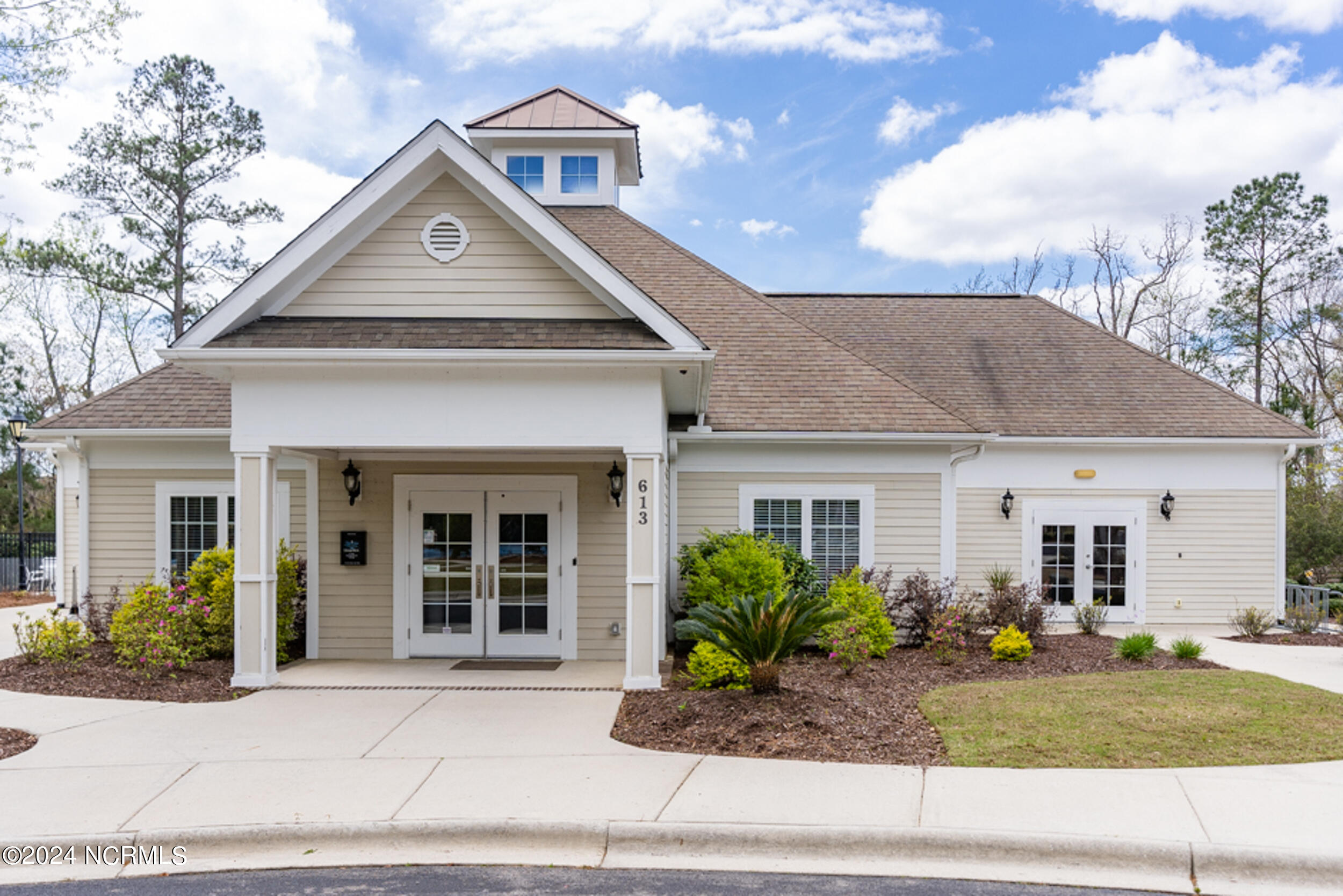 815 Breezewood Drive SE