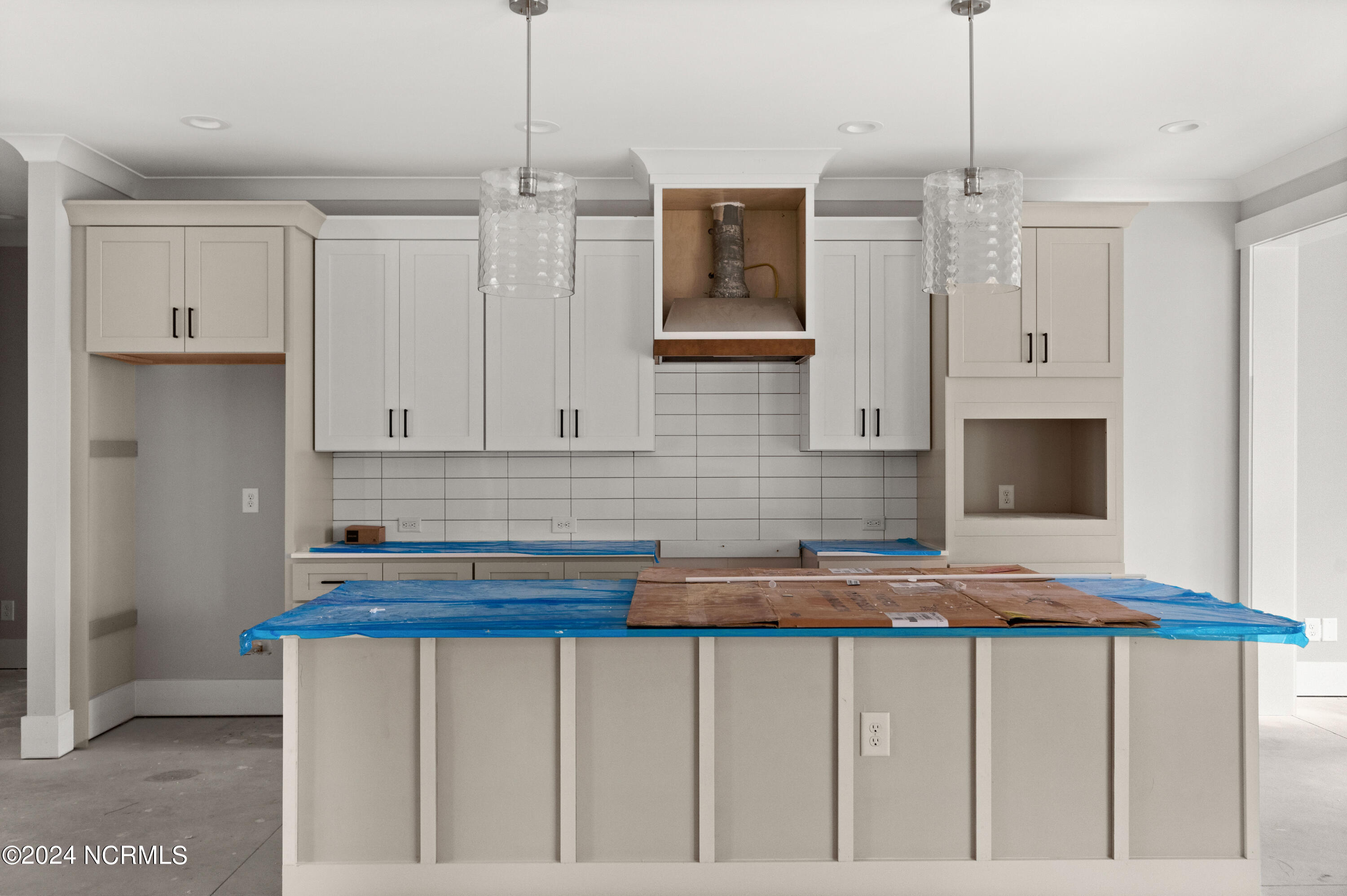 815 Breezewood Drive SE