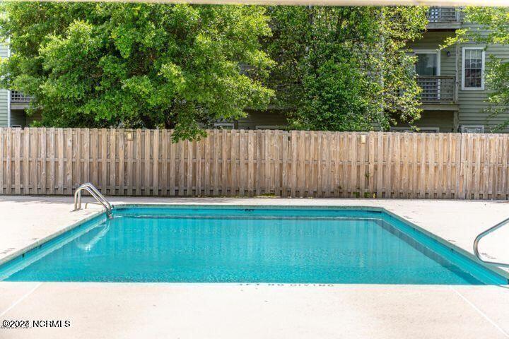 4220 Wilshire Boulevard, 102