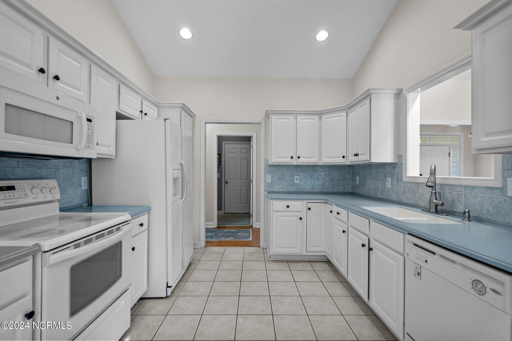 6224 Sentry Oaks Drive