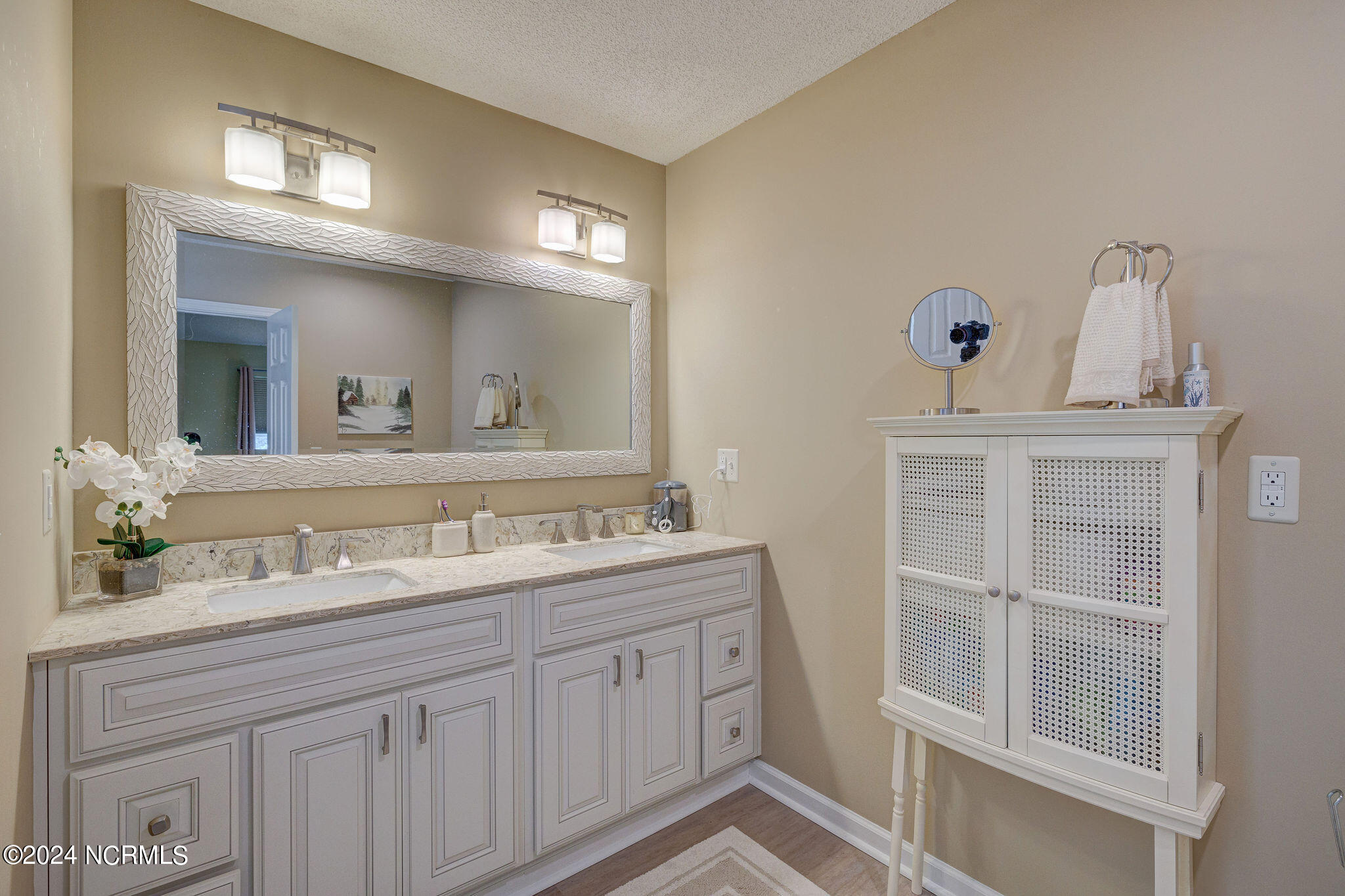 8605 Orchard Loop Road