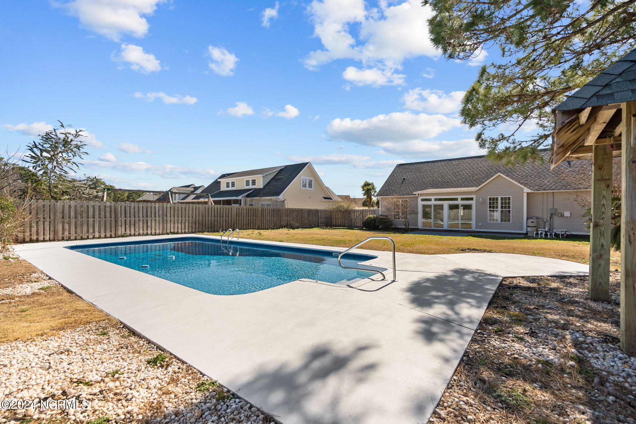 6113 Sentry Oaks Drive