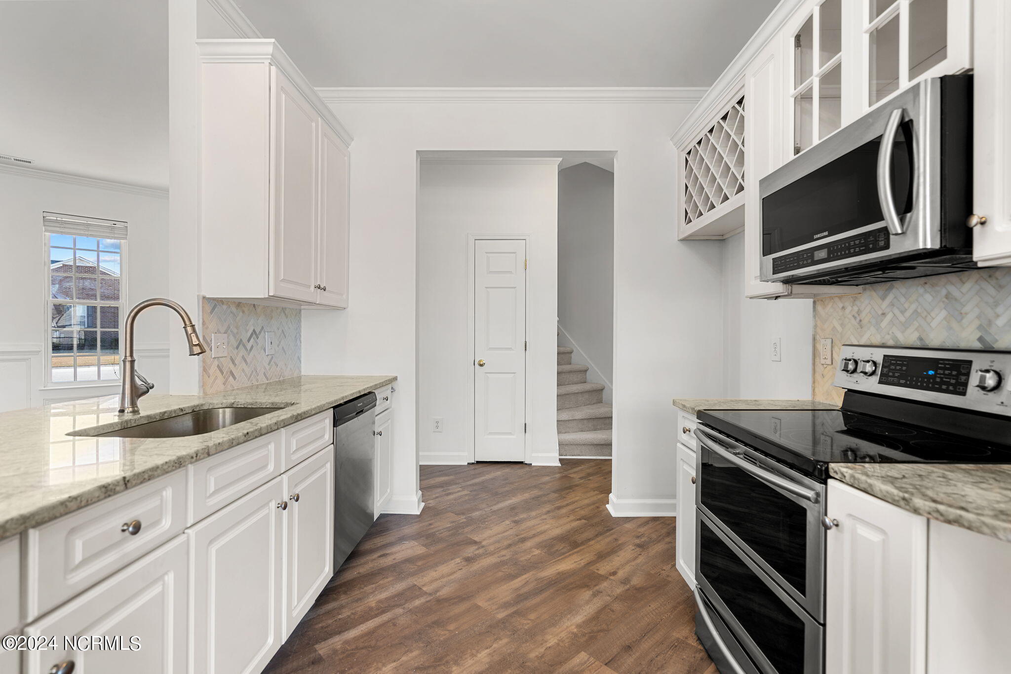 6113 Sentry Oaks Drive