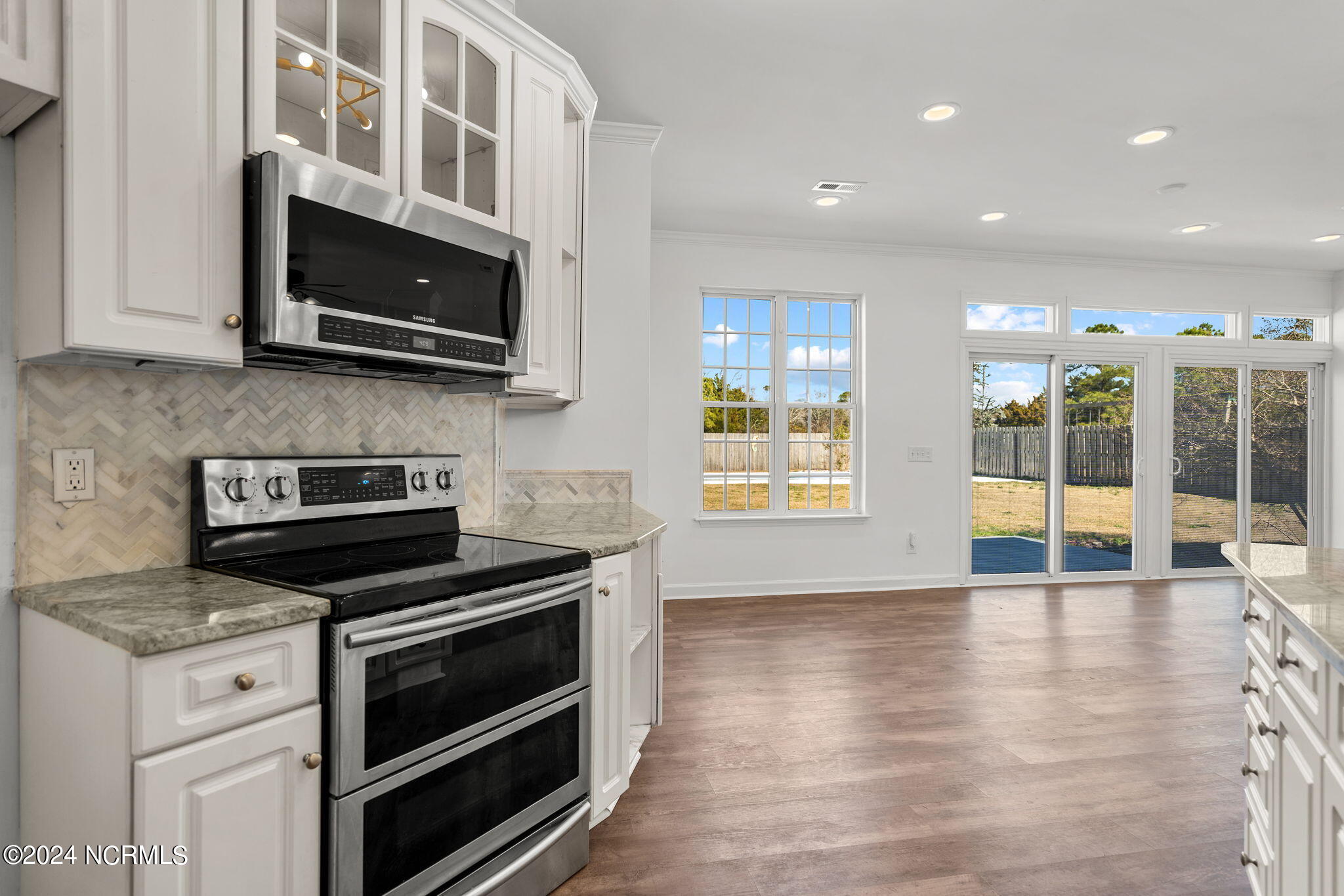 6113 Sentry Oaks Drive