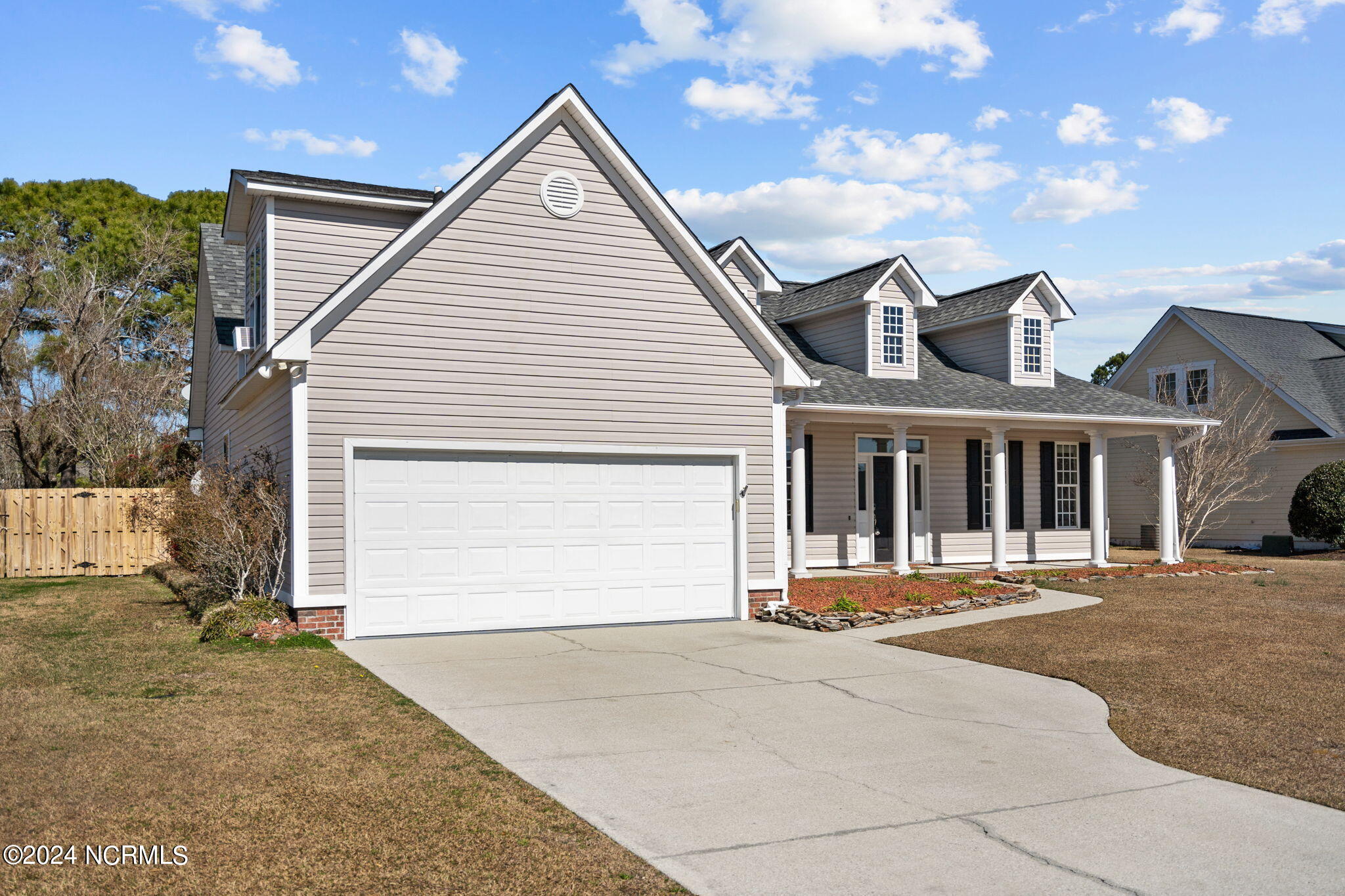 6113 Sentry Oaks Drive