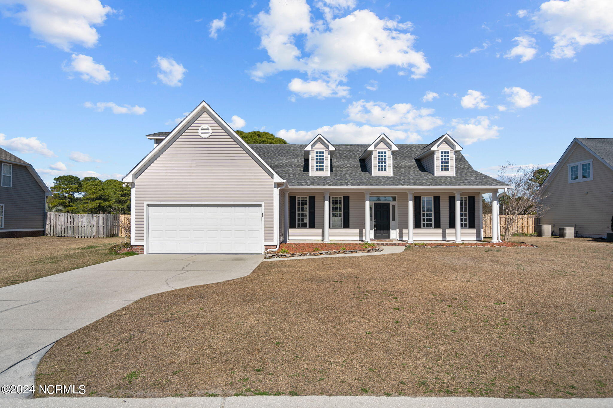 6113 Sentry Oaks Drive