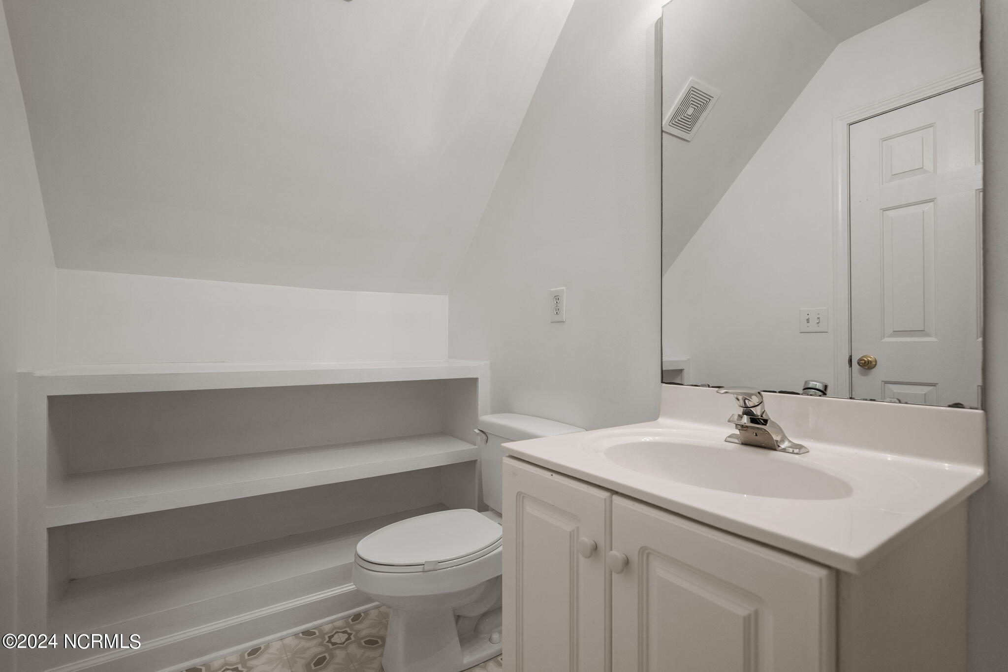 6113 Sentry Oaks Drive